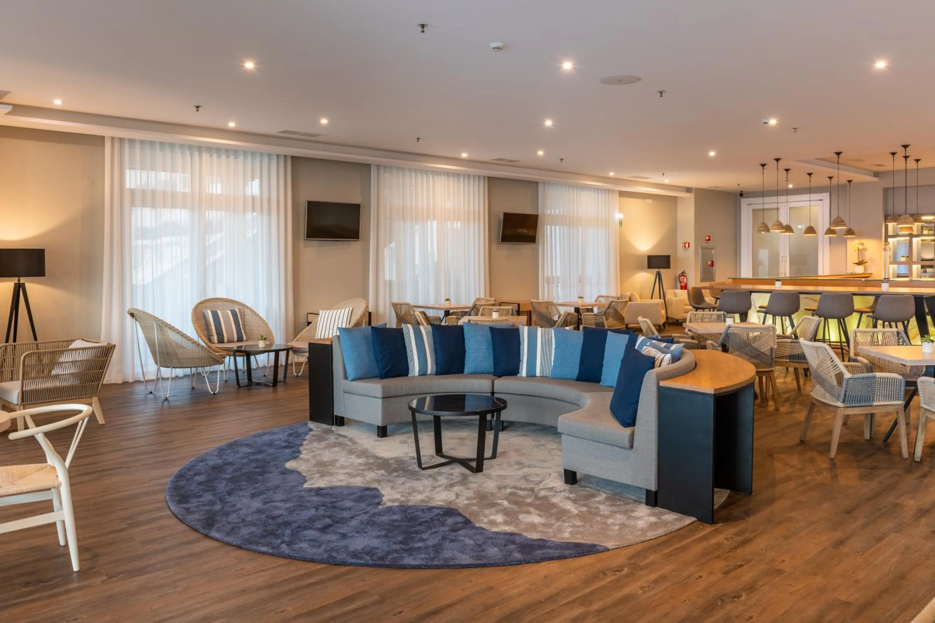 Lounge or bar in Praia D'El Rey Marriott Golf & Beach Resort