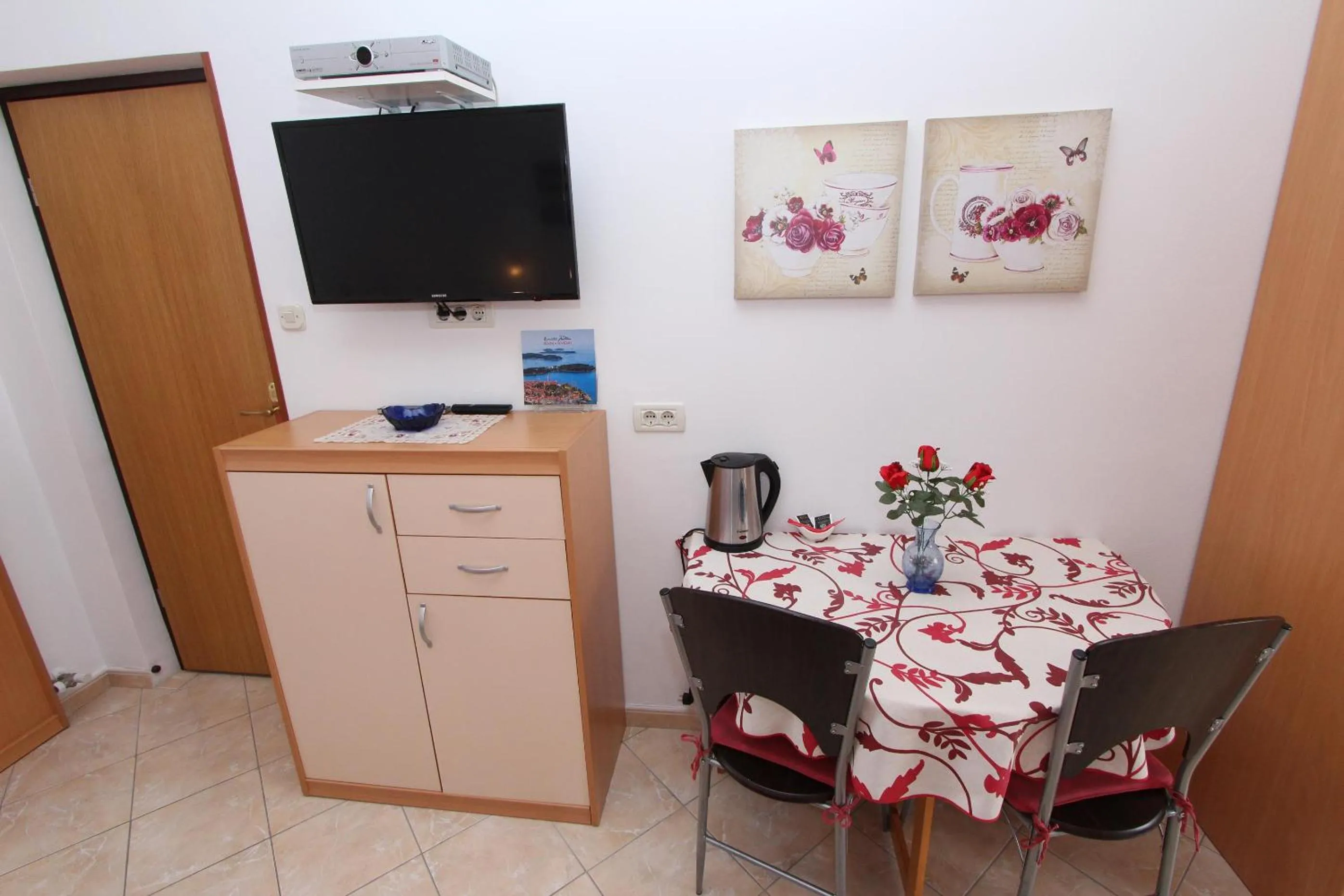 Room and Apartment Lea