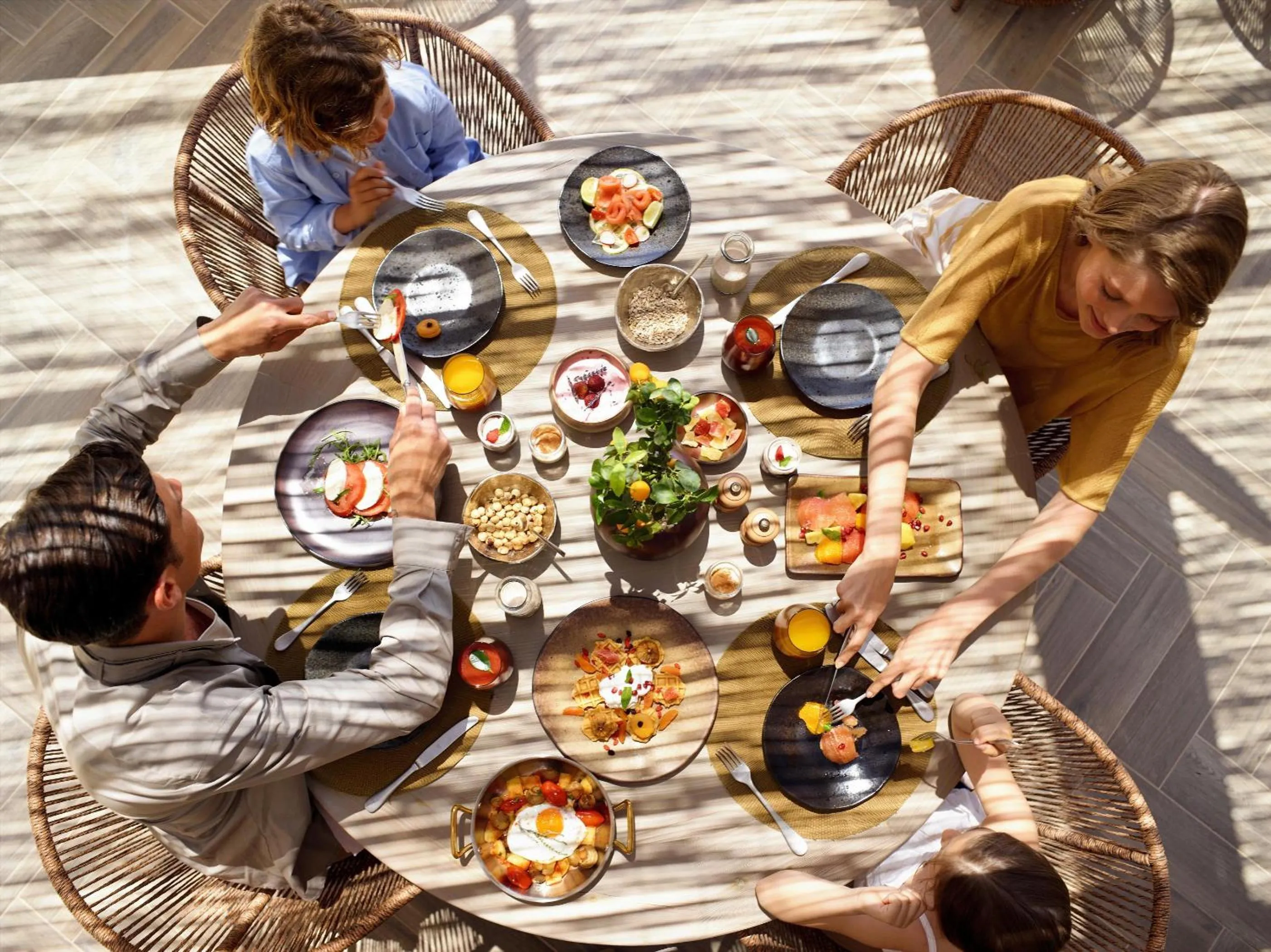 Restaurant/places to eat in Ikos Aria