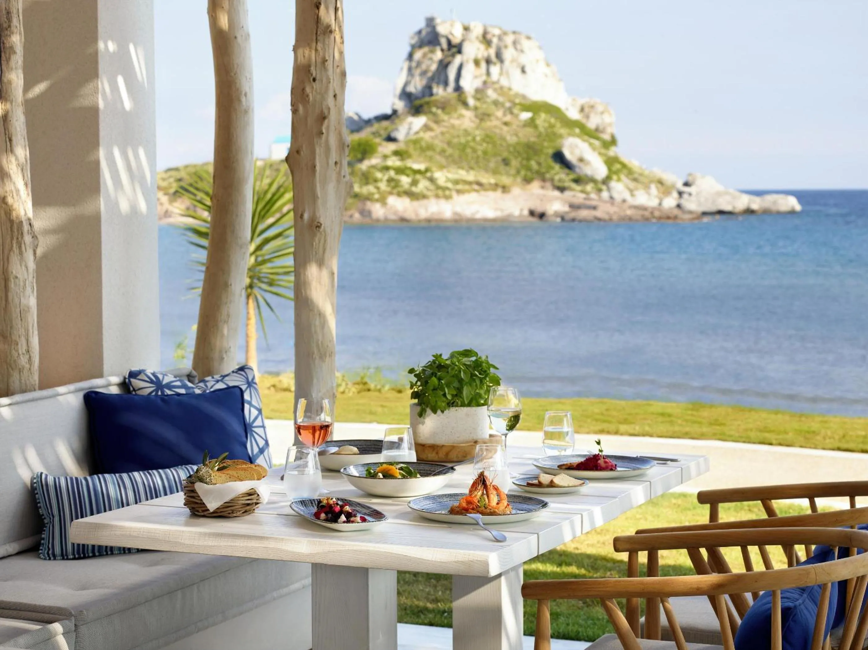 Restaurant/places to eat in Ikos Aria