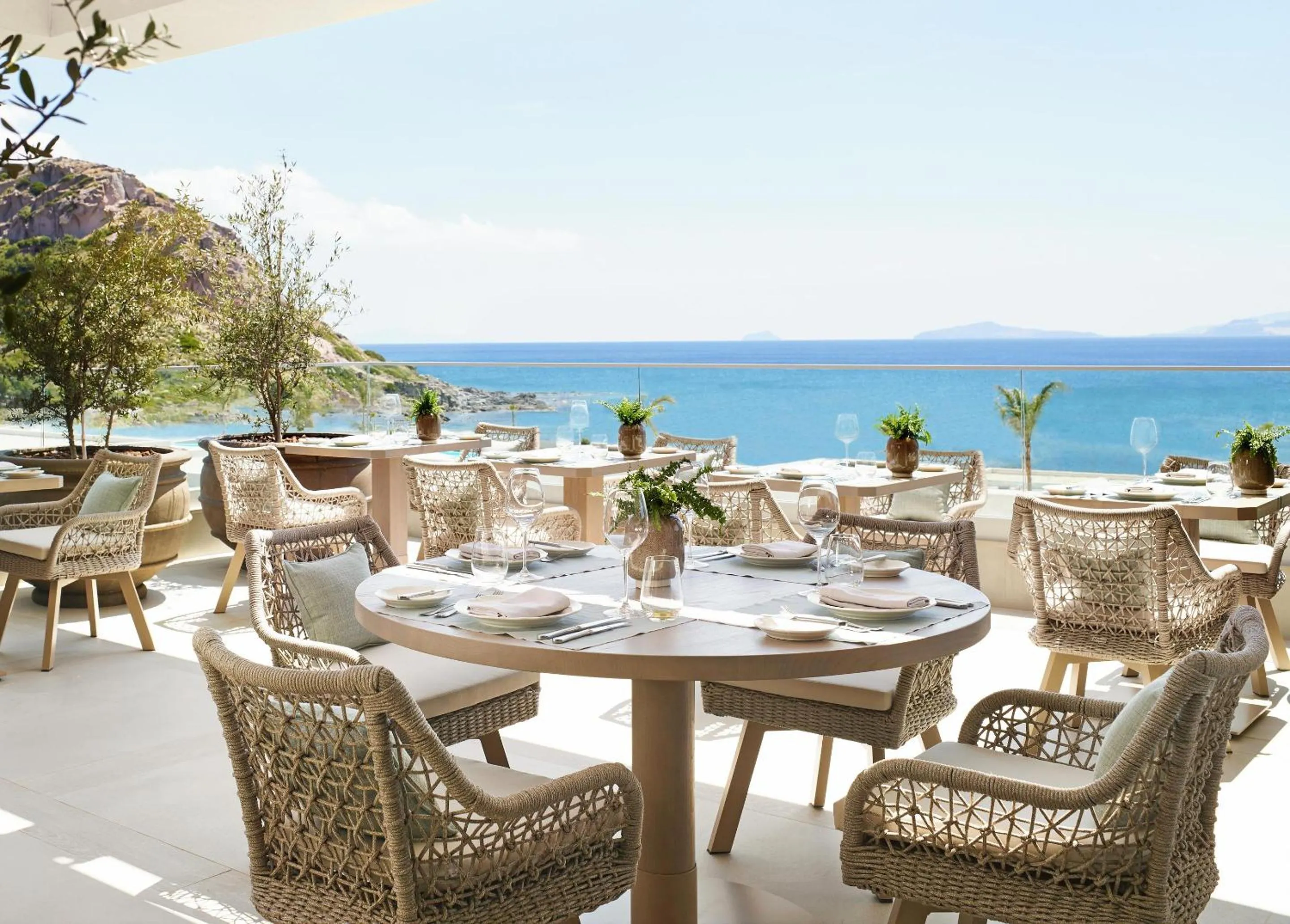 Restaurant/places to eat in Ikos Aria