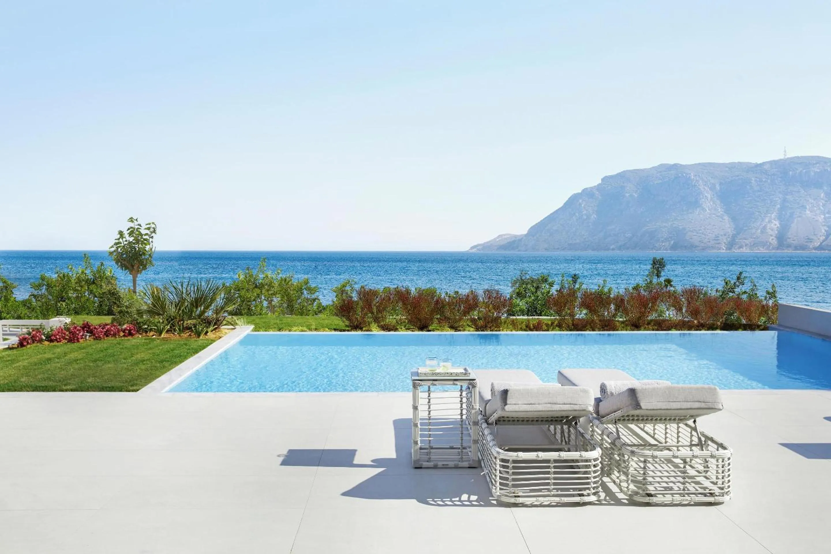 Photo of the whole room in Ikos Aria