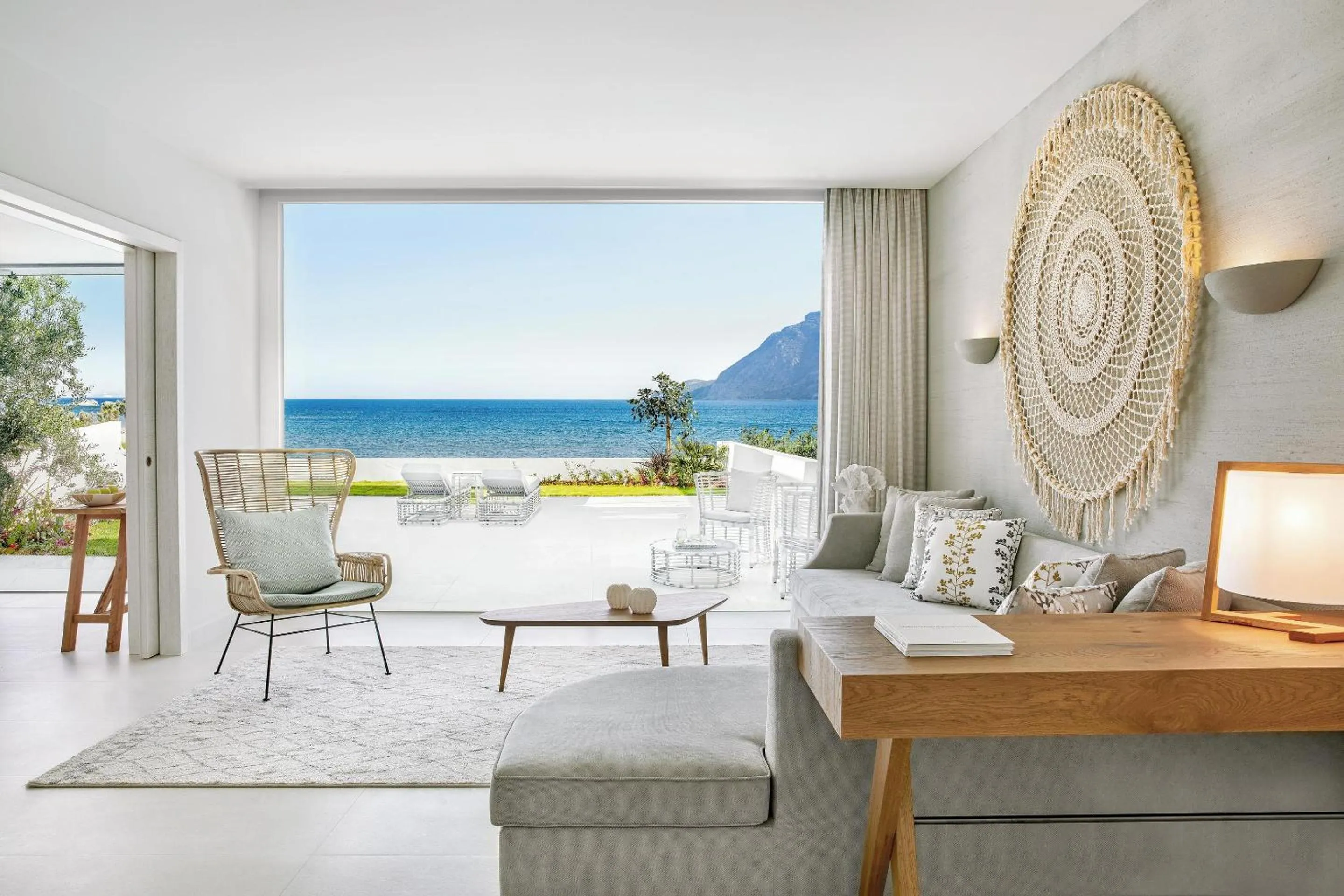 Photo of the whole room in Ikos Aria