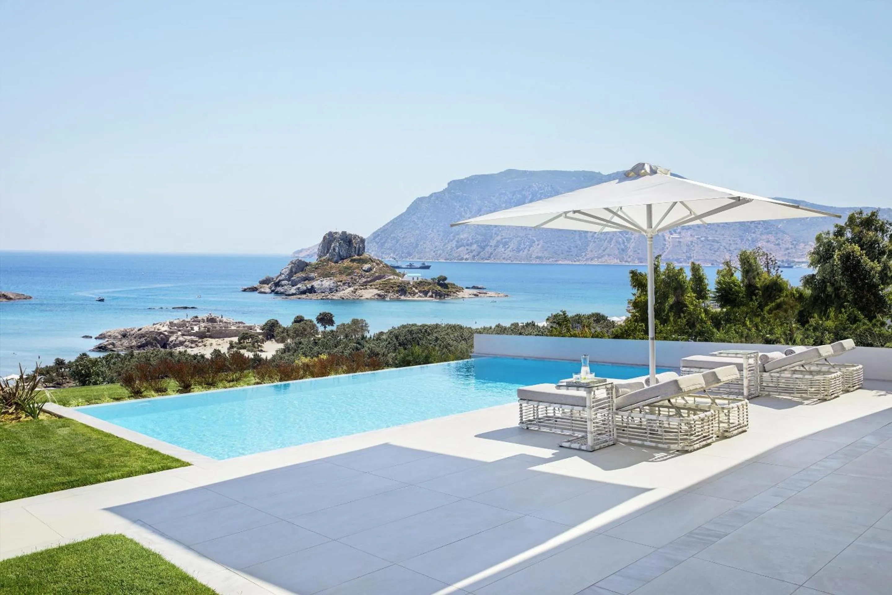 Photo of the whole room in Ikos Aria