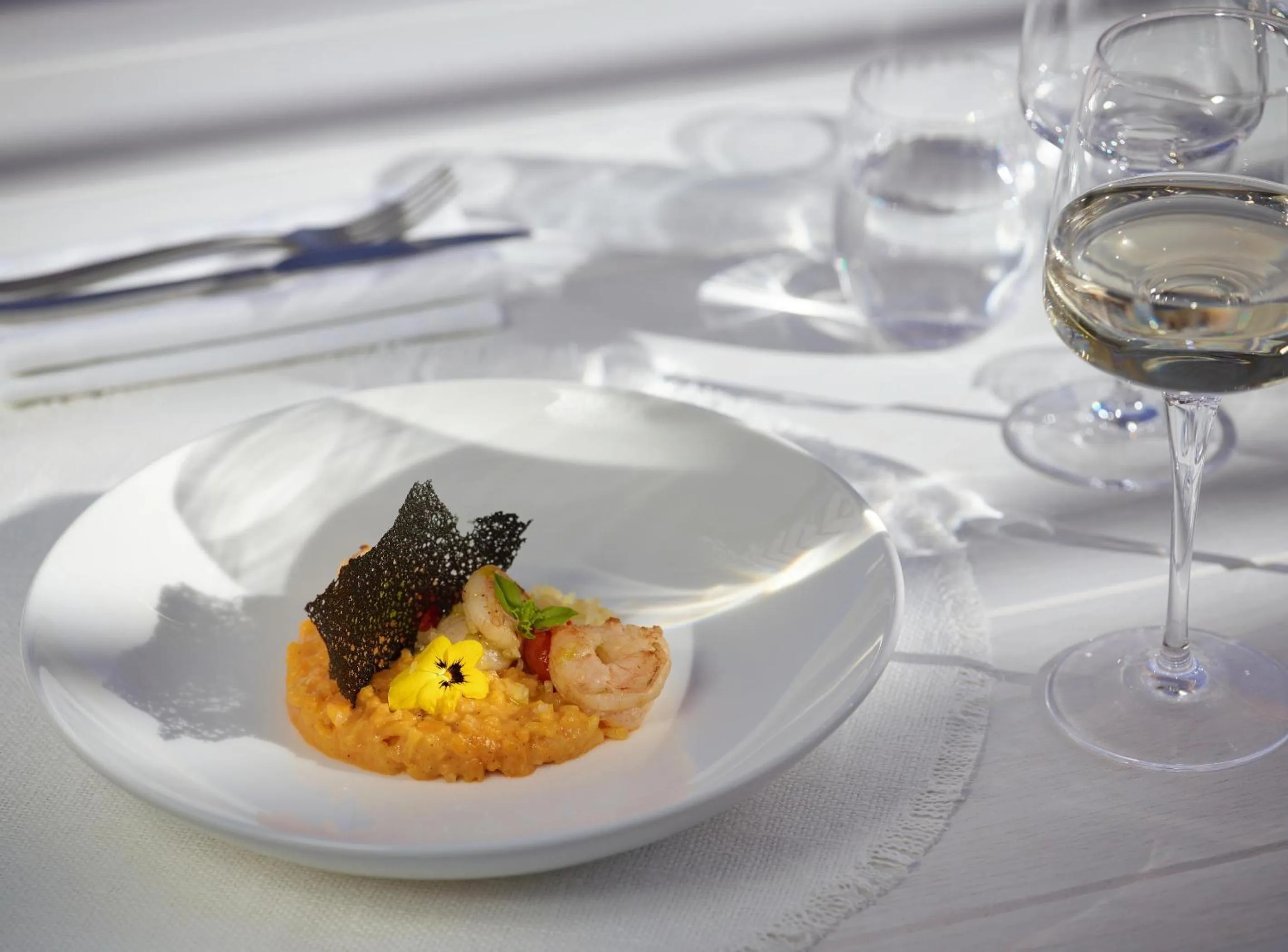 Restaurant/places to eat in Ikos Aria