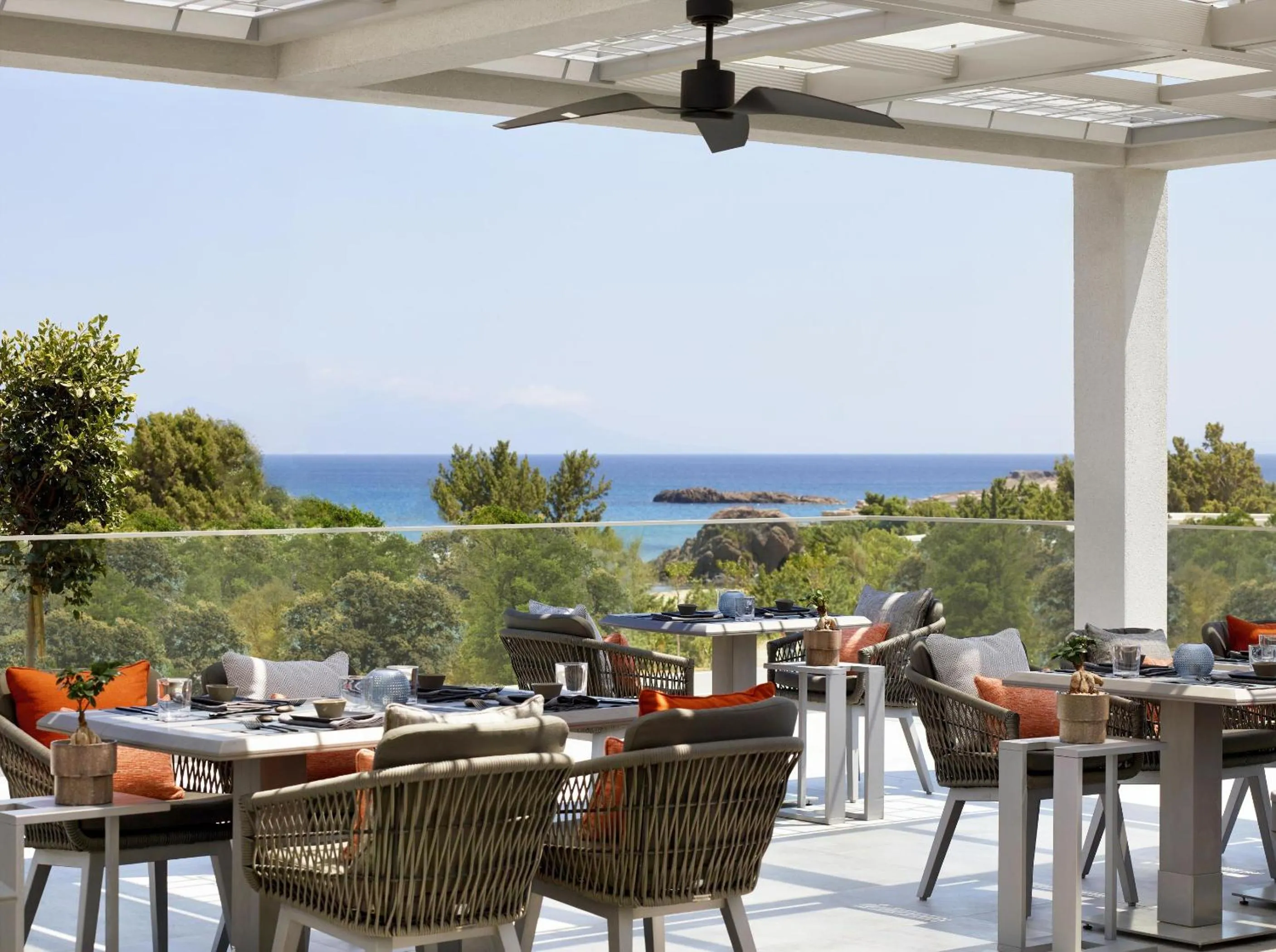 Restaurant/places to eat in Ikos Aria