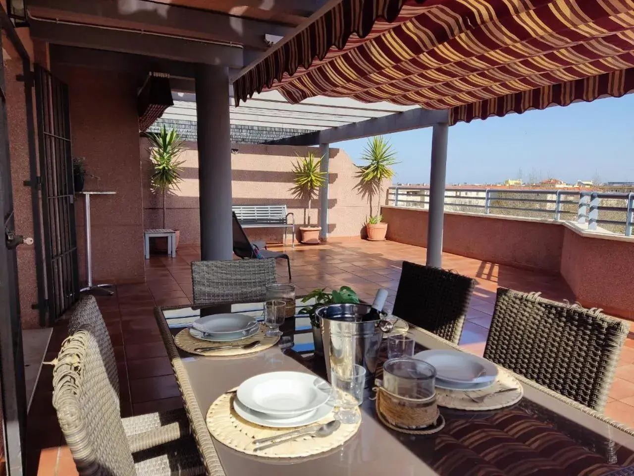 ÁTICO TERRAZA 65m. Playa, piscina, A/C, Wifi ÁTICO TERRAZA 65m. Playa, piscina, A/C, Wifi