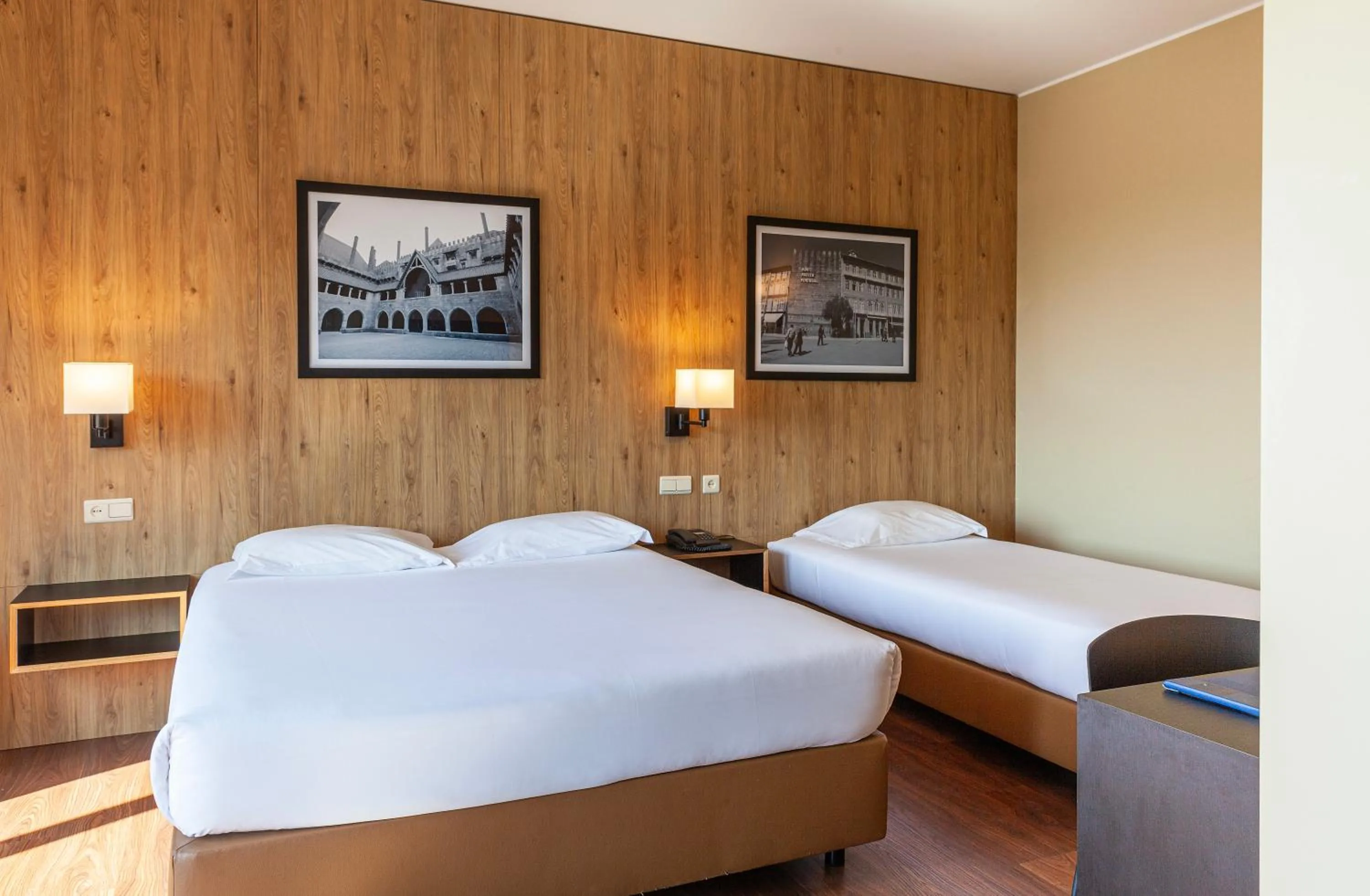 Bedroom, Bed in Hotel Fundador