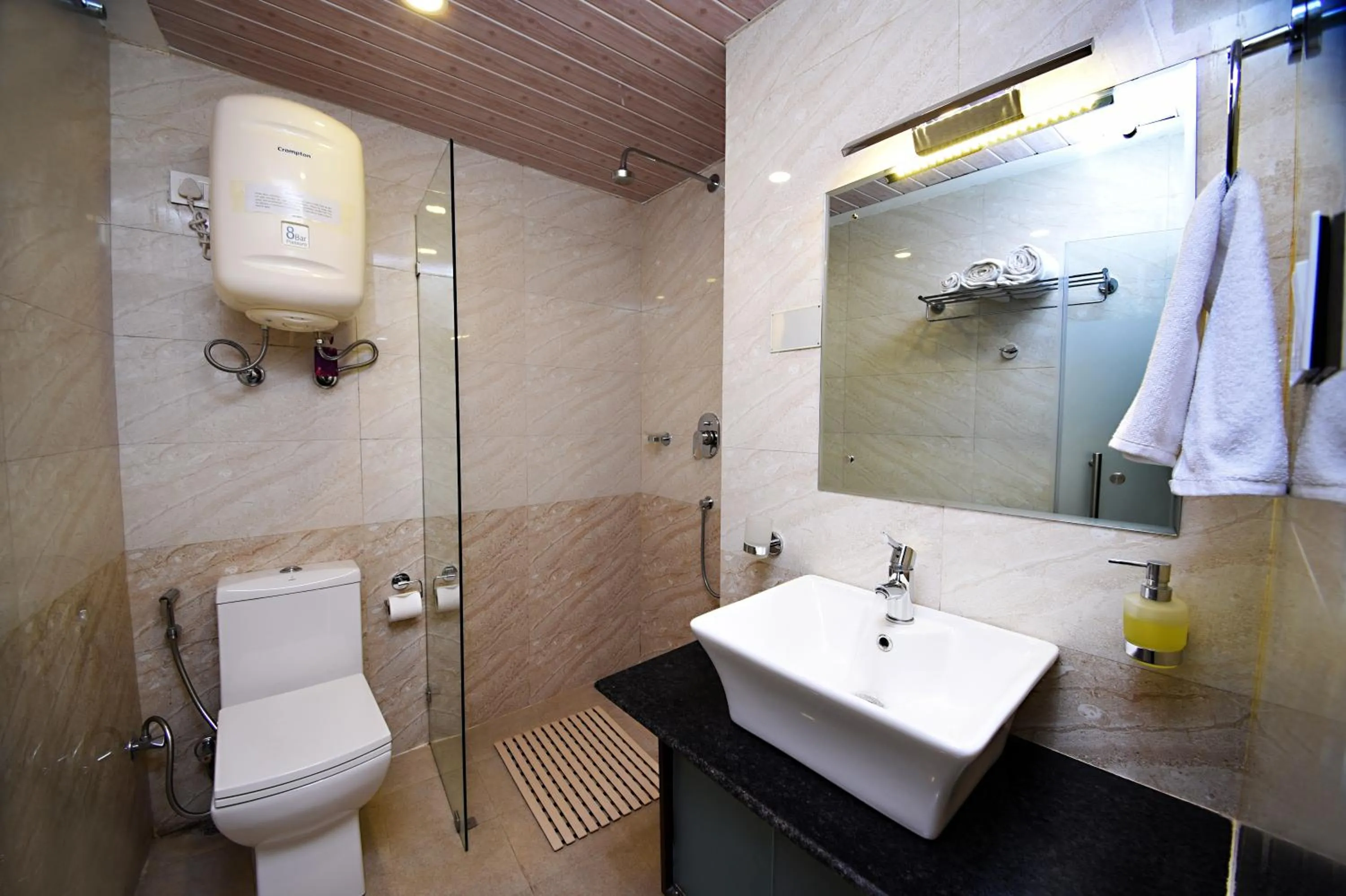 Shower in Hotel Jampa