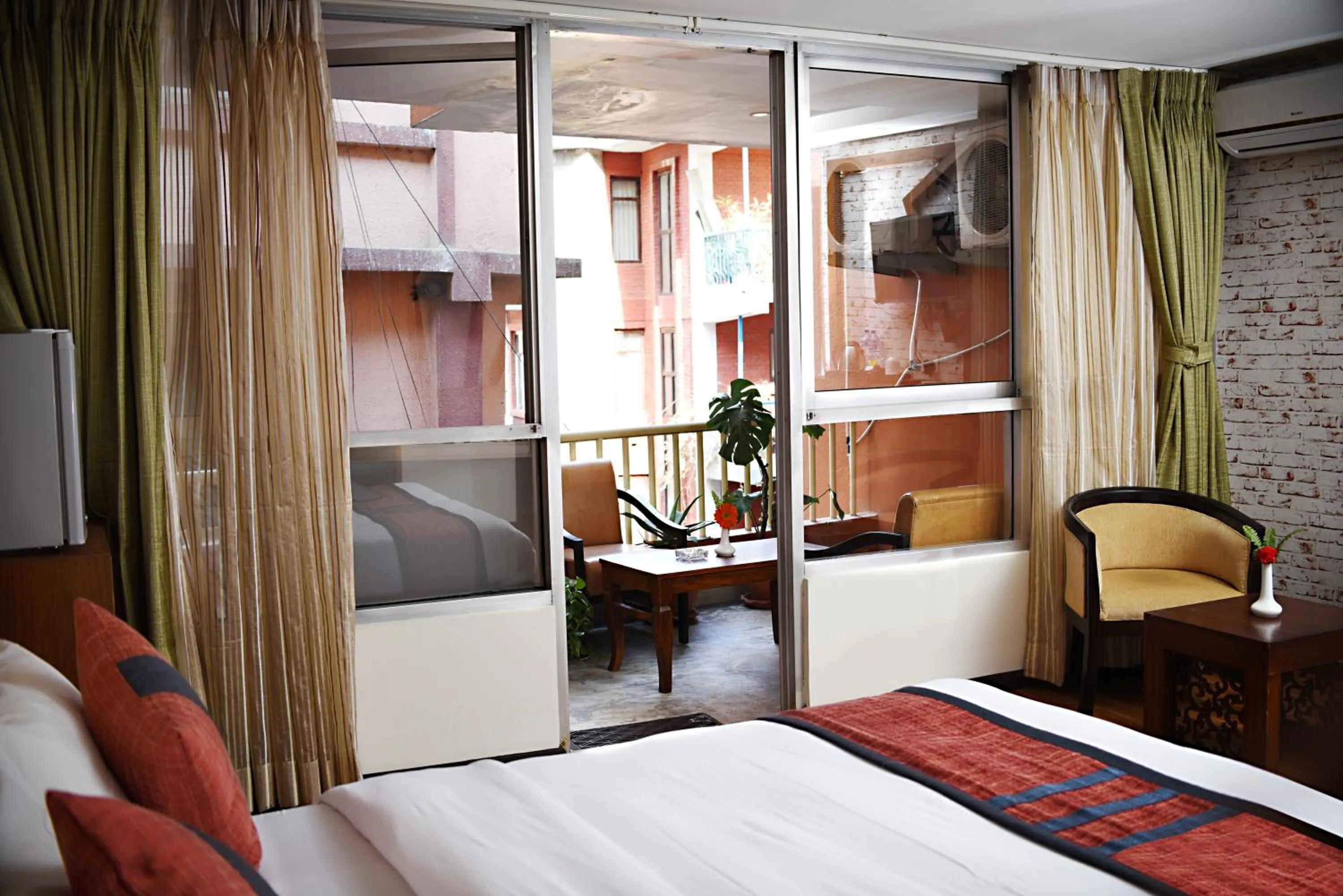 Balcony/Terrace, Bed in Hotel Jampa