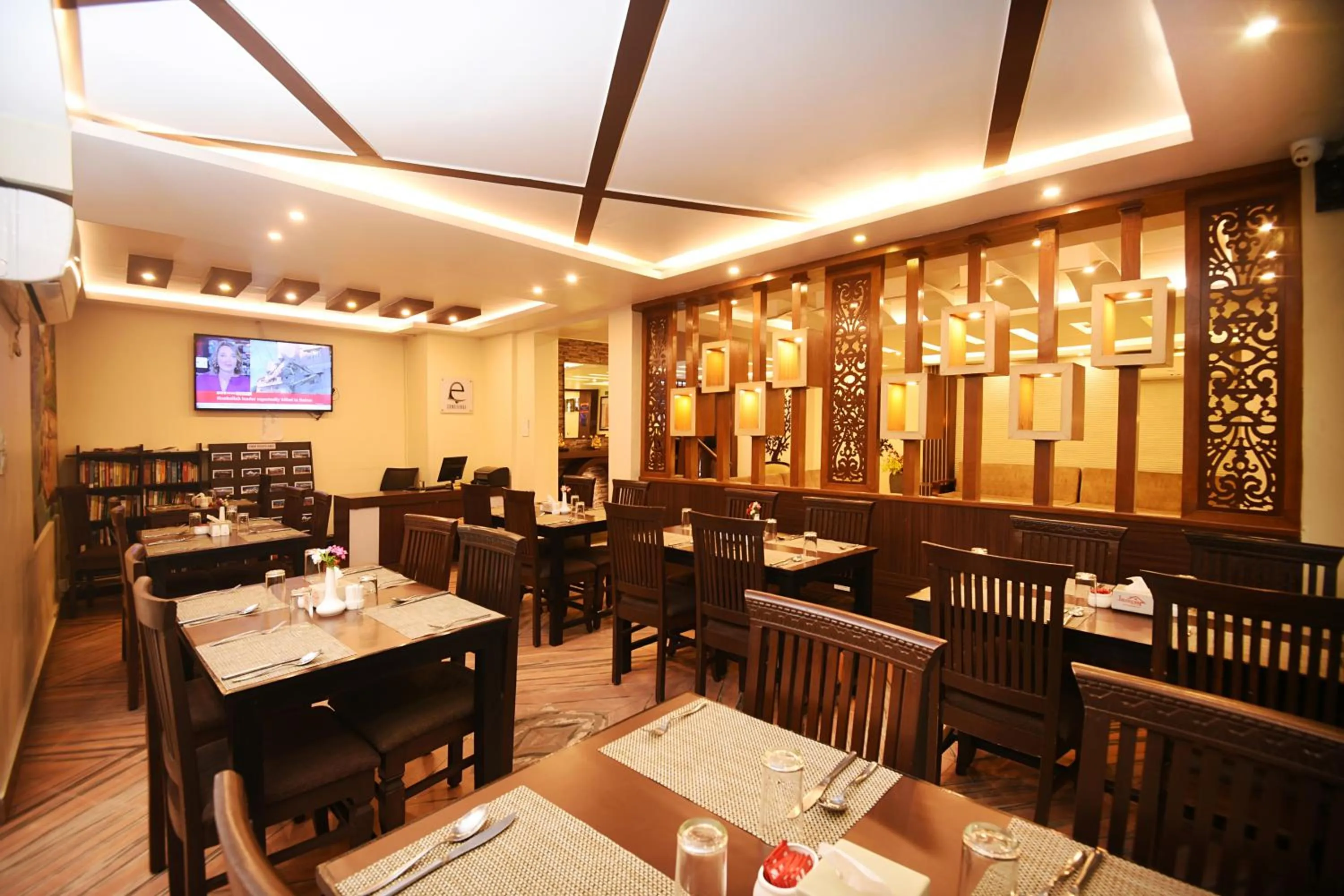 Restaurant/places to eat in Hotel Jampa