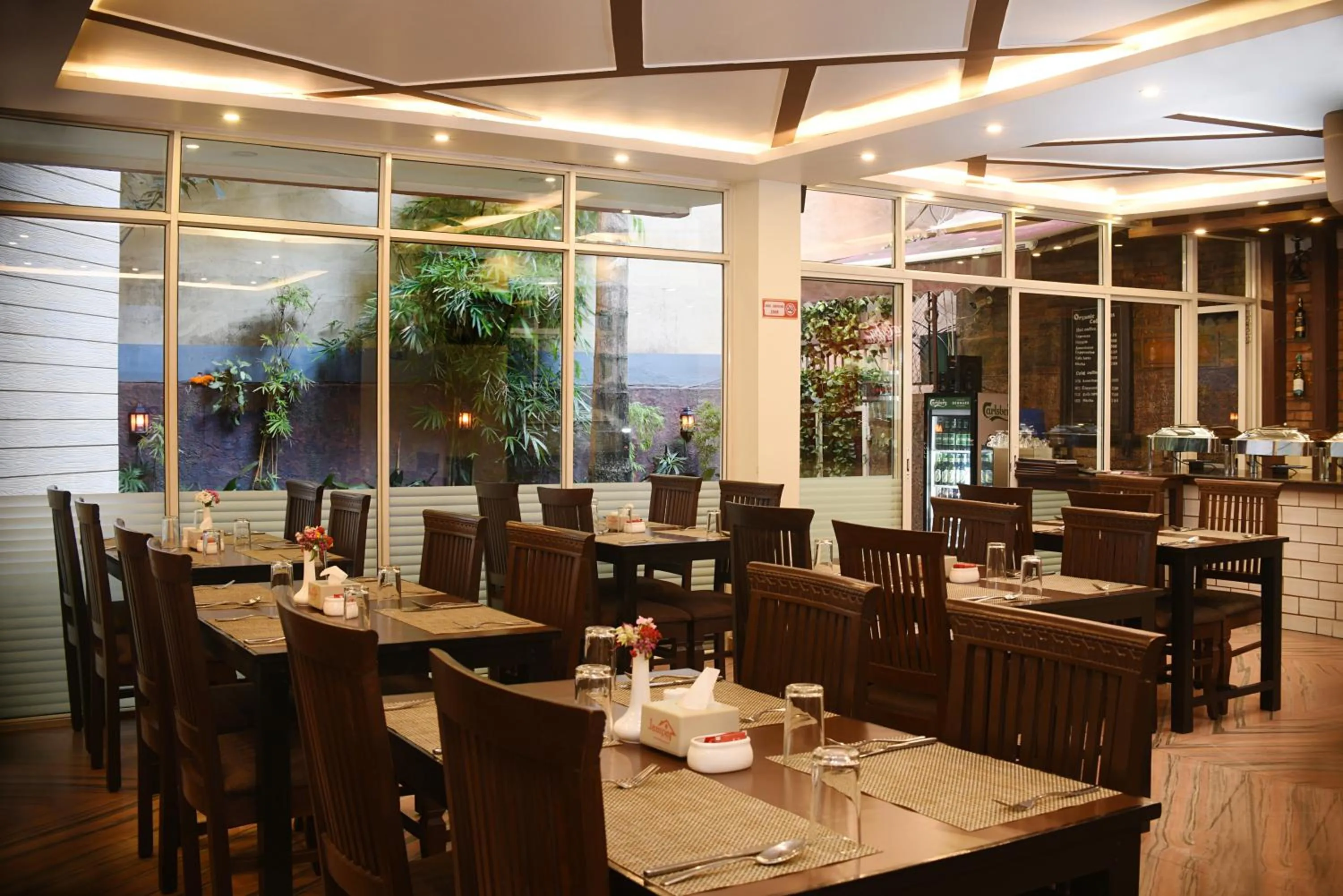 Restaurant/places to eat in Hotel Jampa