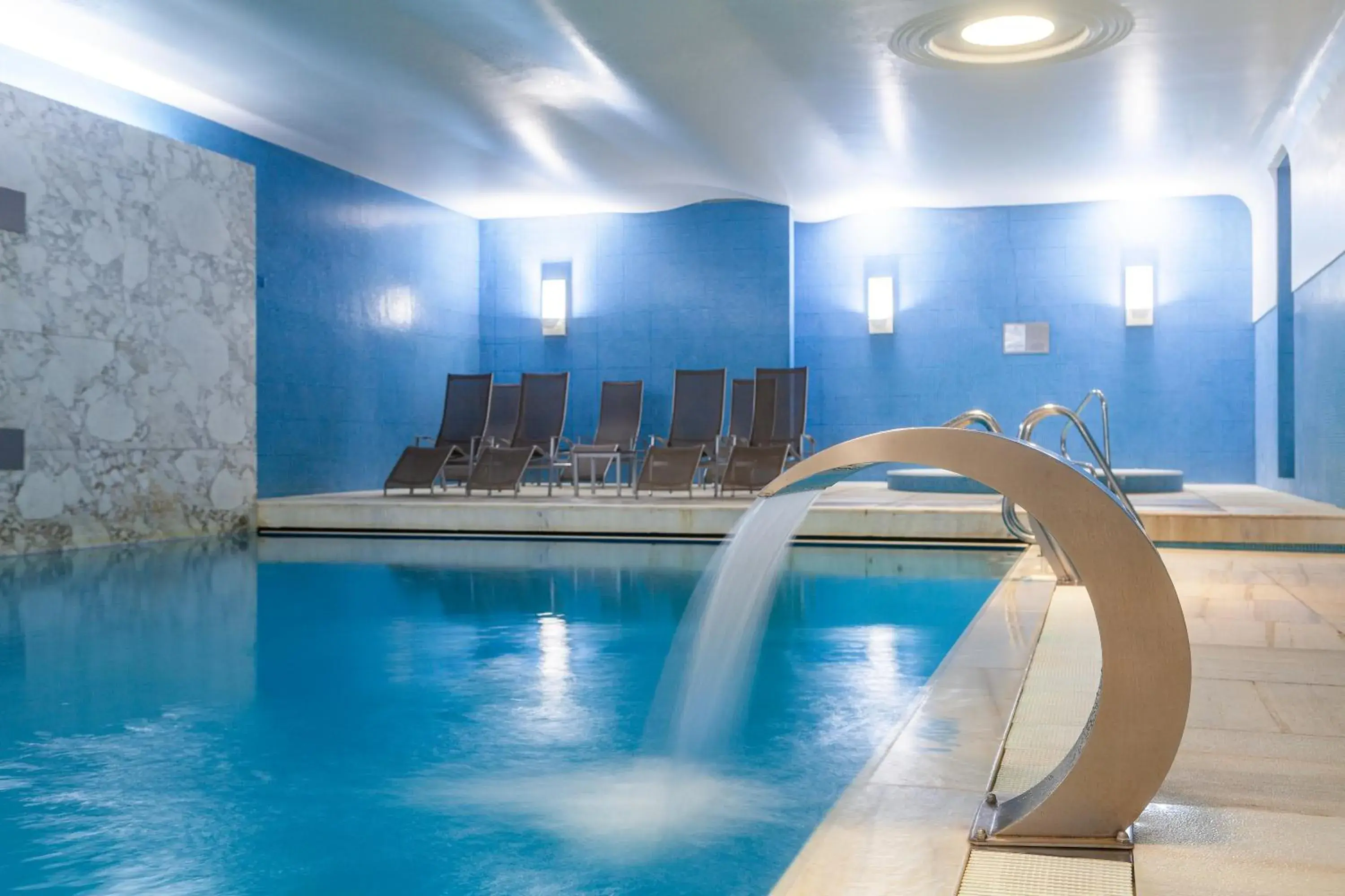 Swimming pool in Hotel de Guimaraes Business & SPA Swimming pool in Hotel de Guimaraes Business & SPA