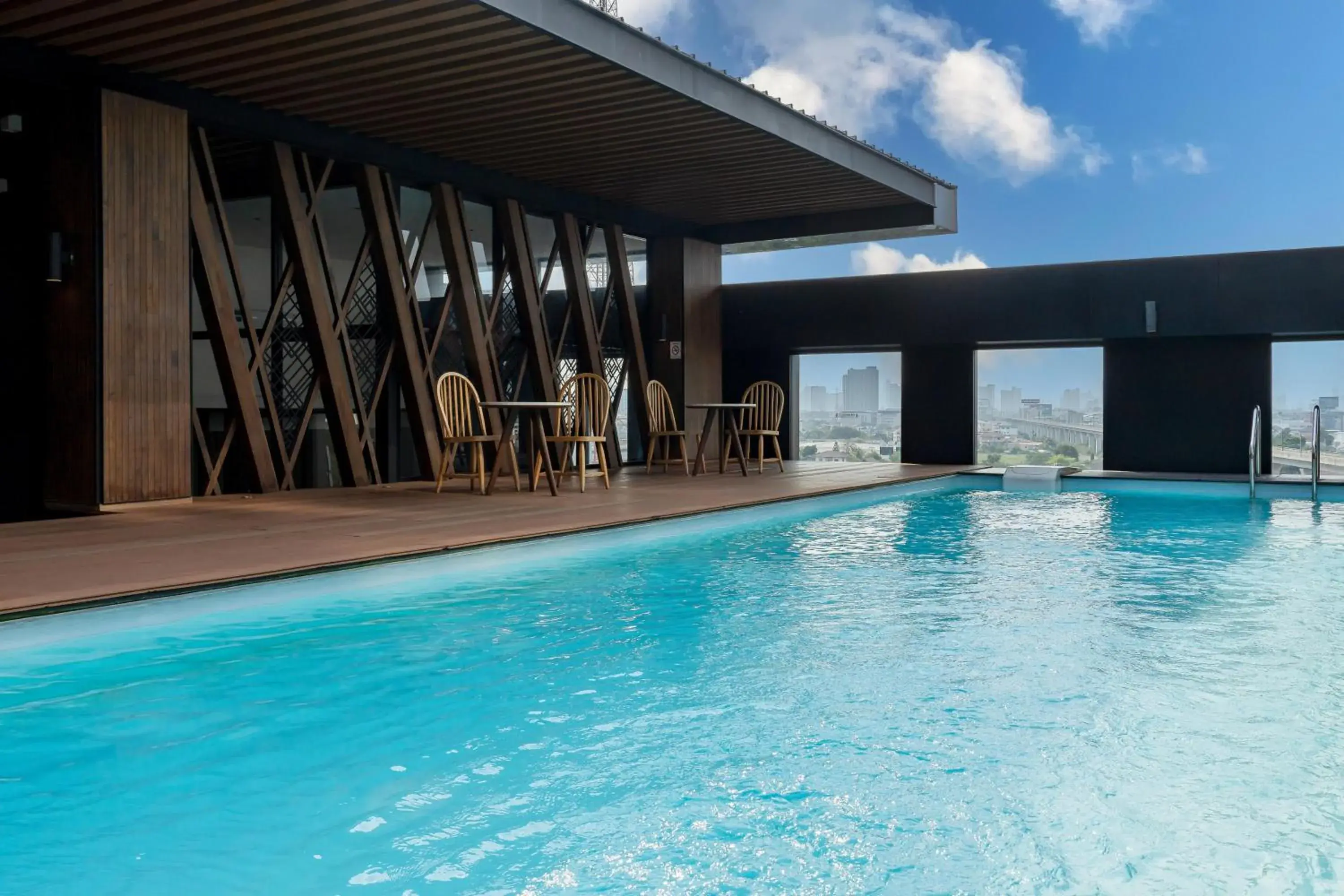 Swimming pool in Zayn Hotel Bangkok - Airport Link Access Swimming pool in Zayn Hotel Bangkok - Airport Link Access