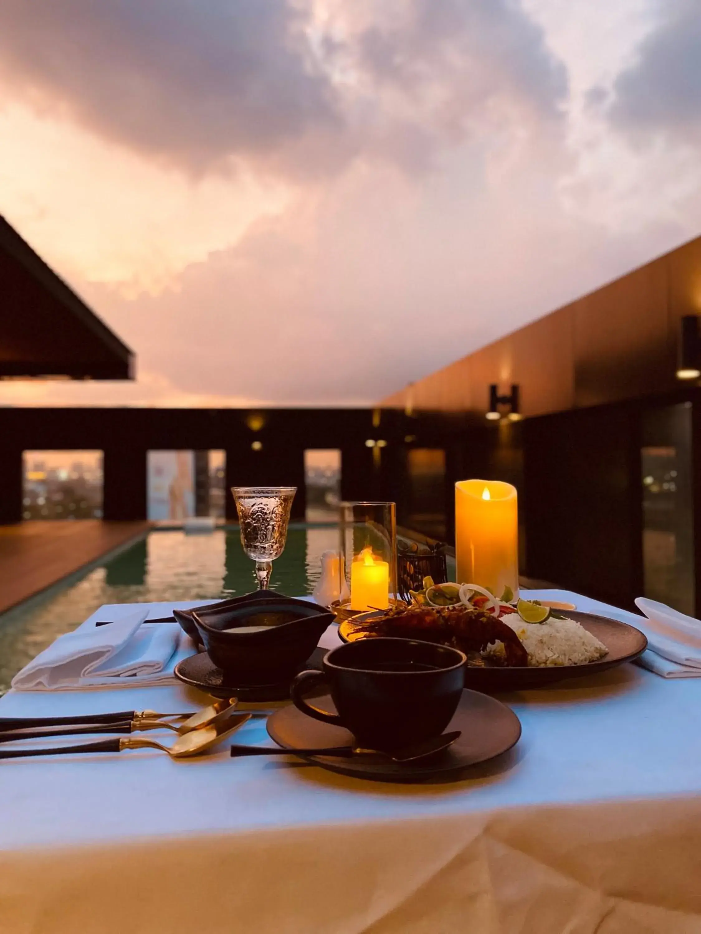 Swimming pool in Zayn Hotel Bangkok - Airport Link Access Swimming pool in Zayn Hotel Bangkok - Airport Link Access