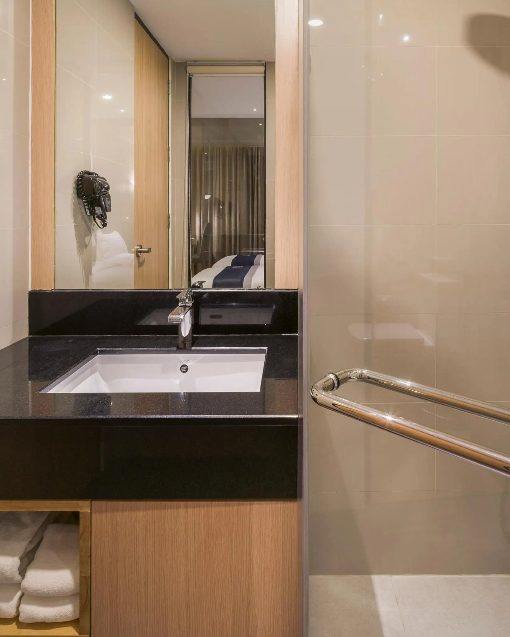 Bathroom in Zayn Hotel Bangkok - Airport Link Access