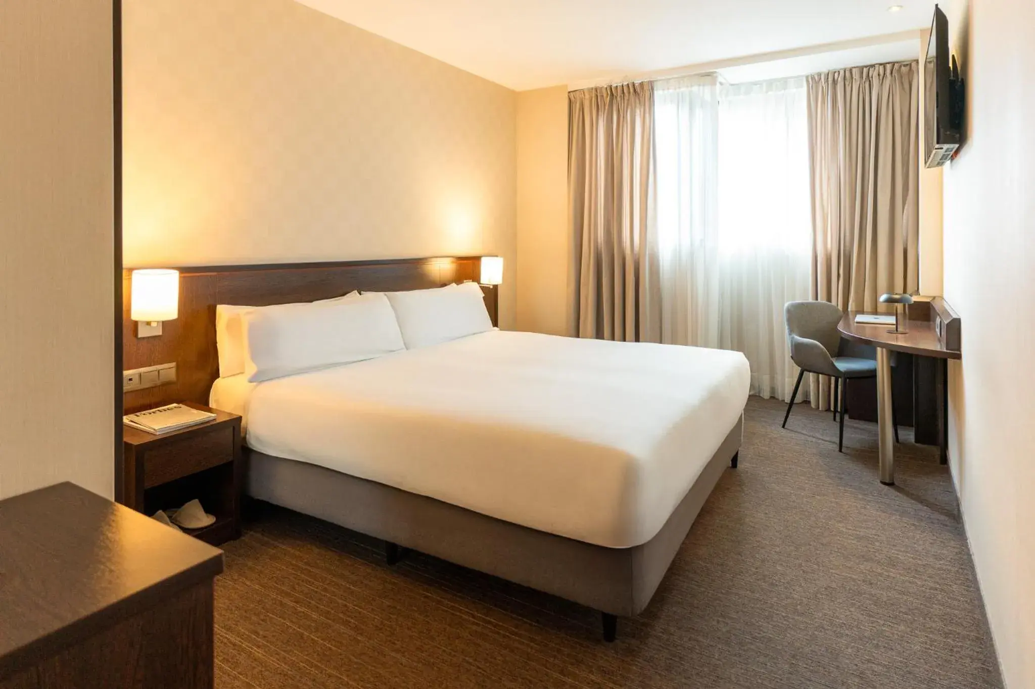 Bed in Hotel Lugano Barcelona Bed in Hotel Lugano Barcelona