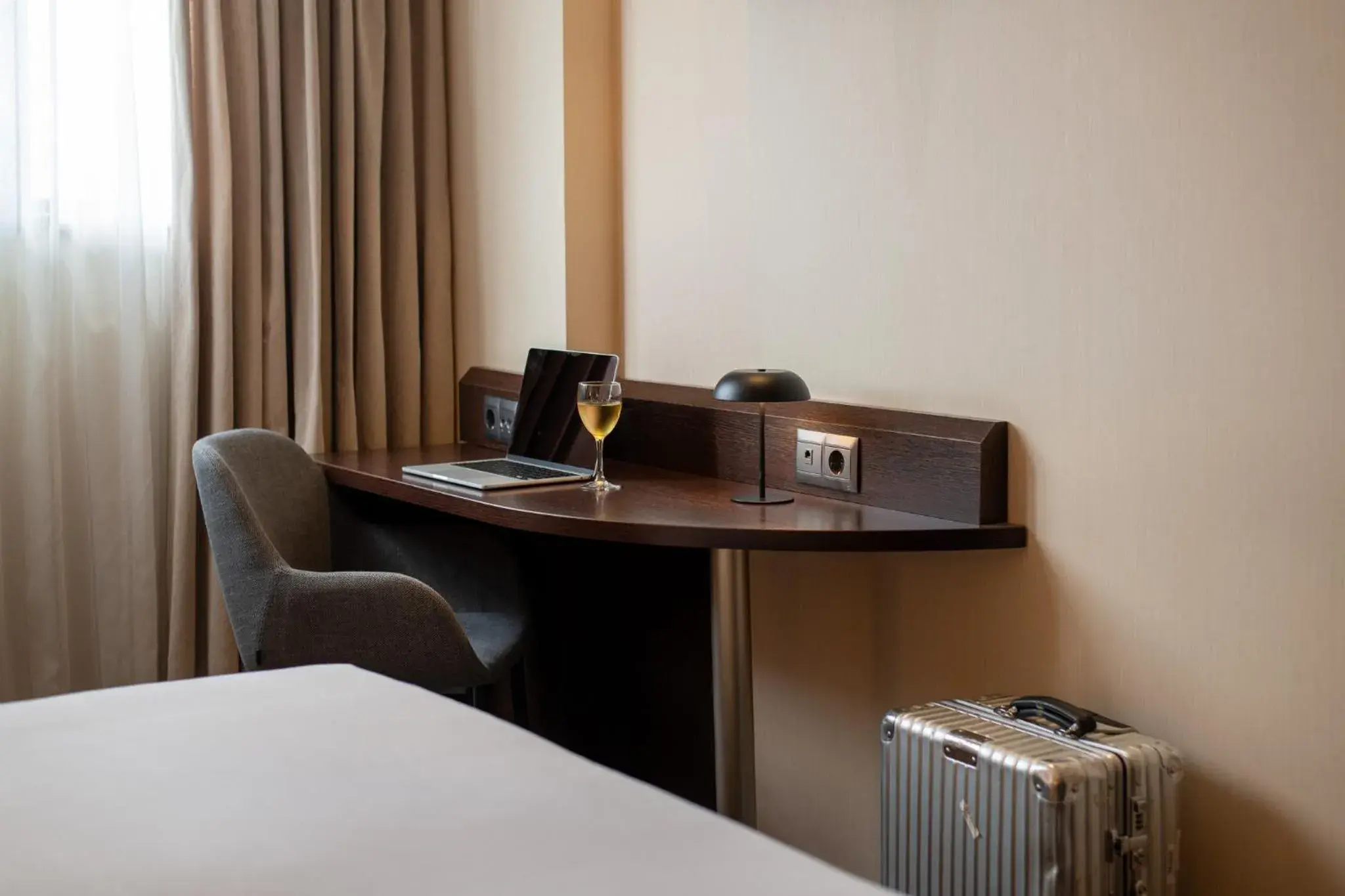 Photo of the whole room in Hotel Lugano Barcelona Photo of the whole room in Hotel Lugano Barcelona