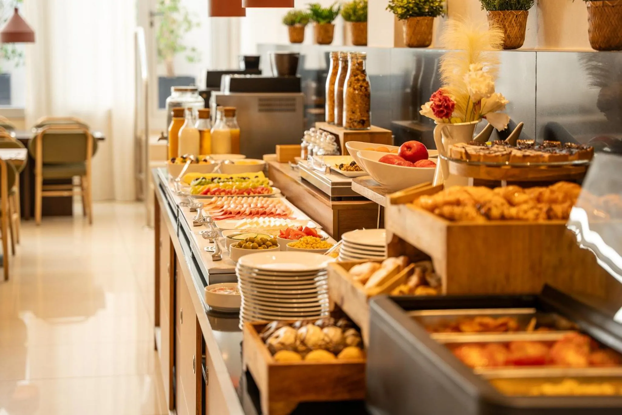 Buffet breakfast in Hotel Lugano Barcelona
