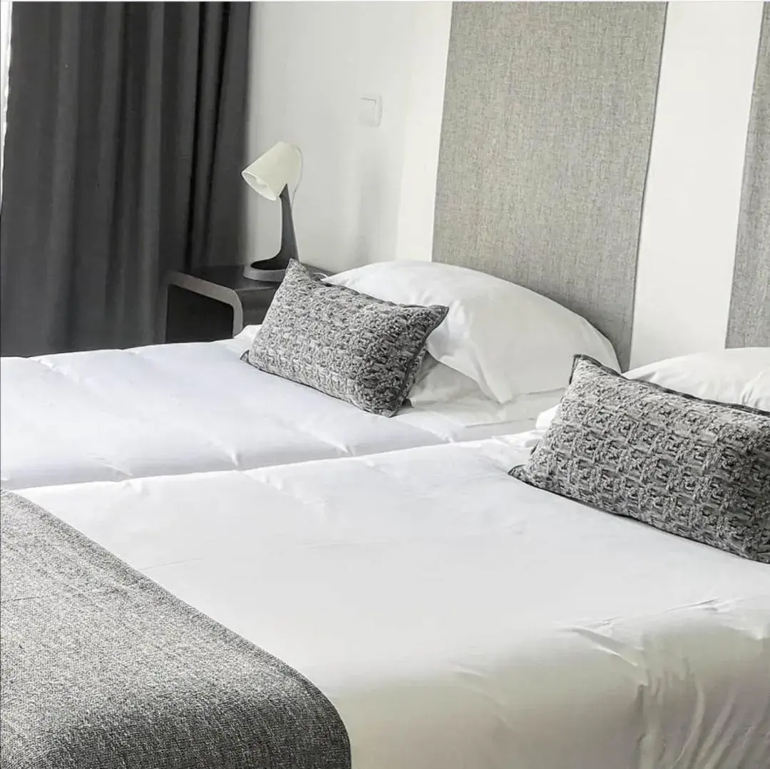 Twin Room - Disability Access in Hotel Solar Dos Mascarenhas Twin Room - Disability Access in Hotel Solar Dos Mascarenhas