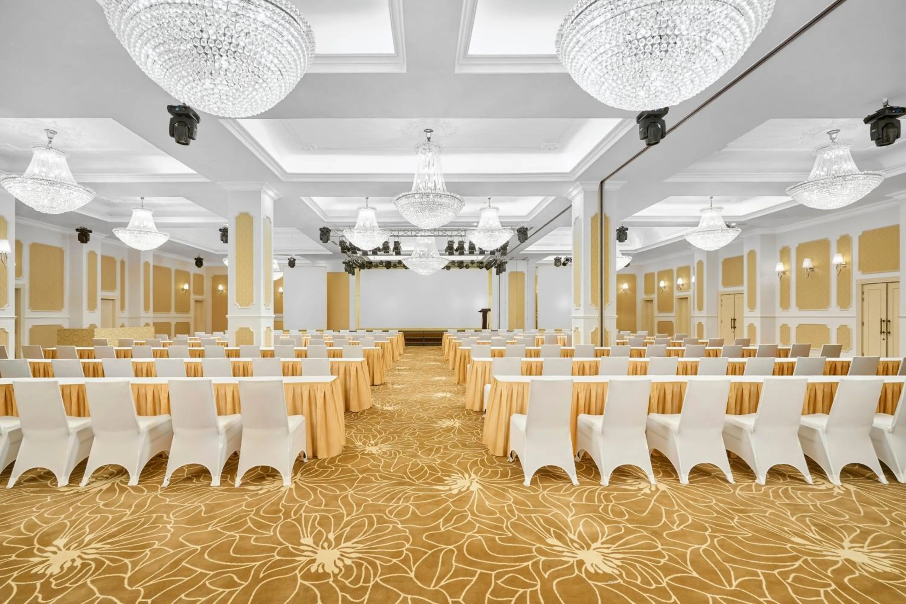 Meeting/conference room in Four Points by Sheraton Lang Son