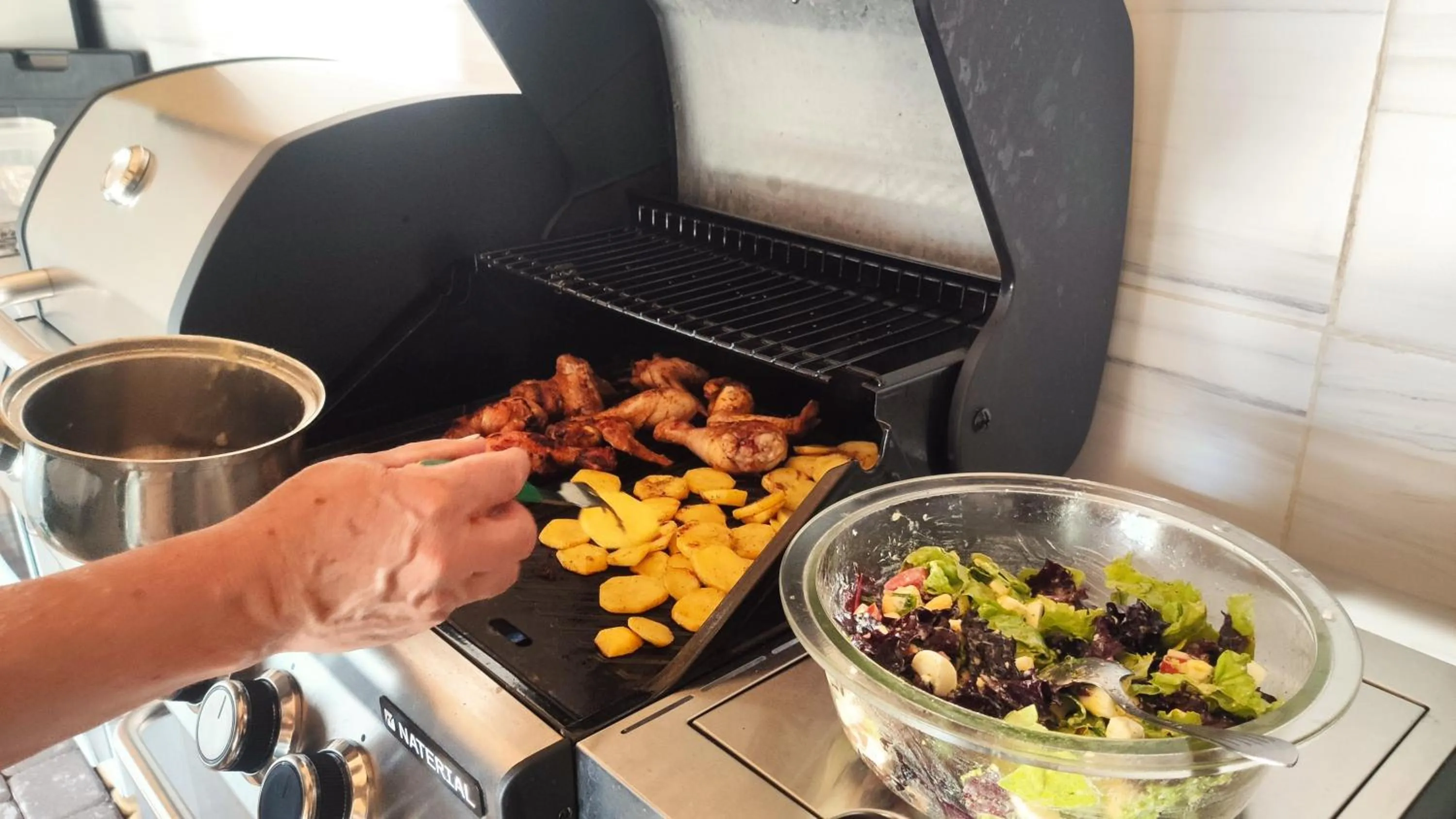 Food close-up in OW Sargus