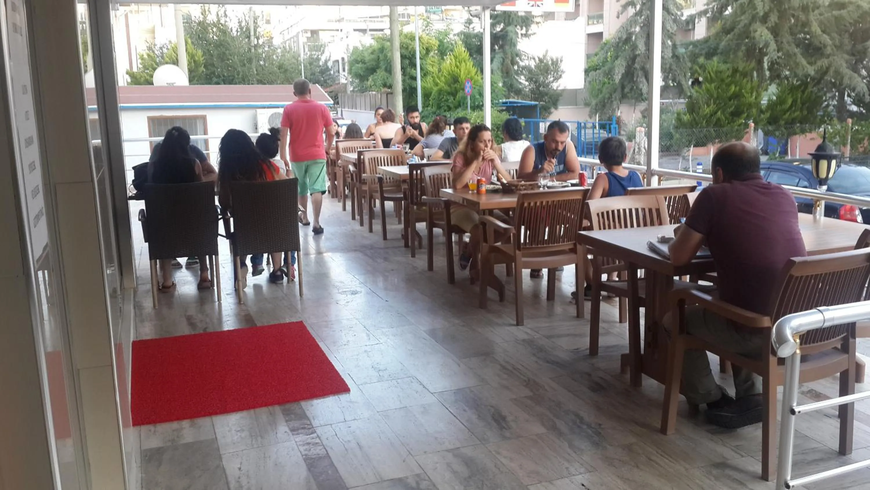 Restaurant/places to eat in Altunakar 1 Hotel