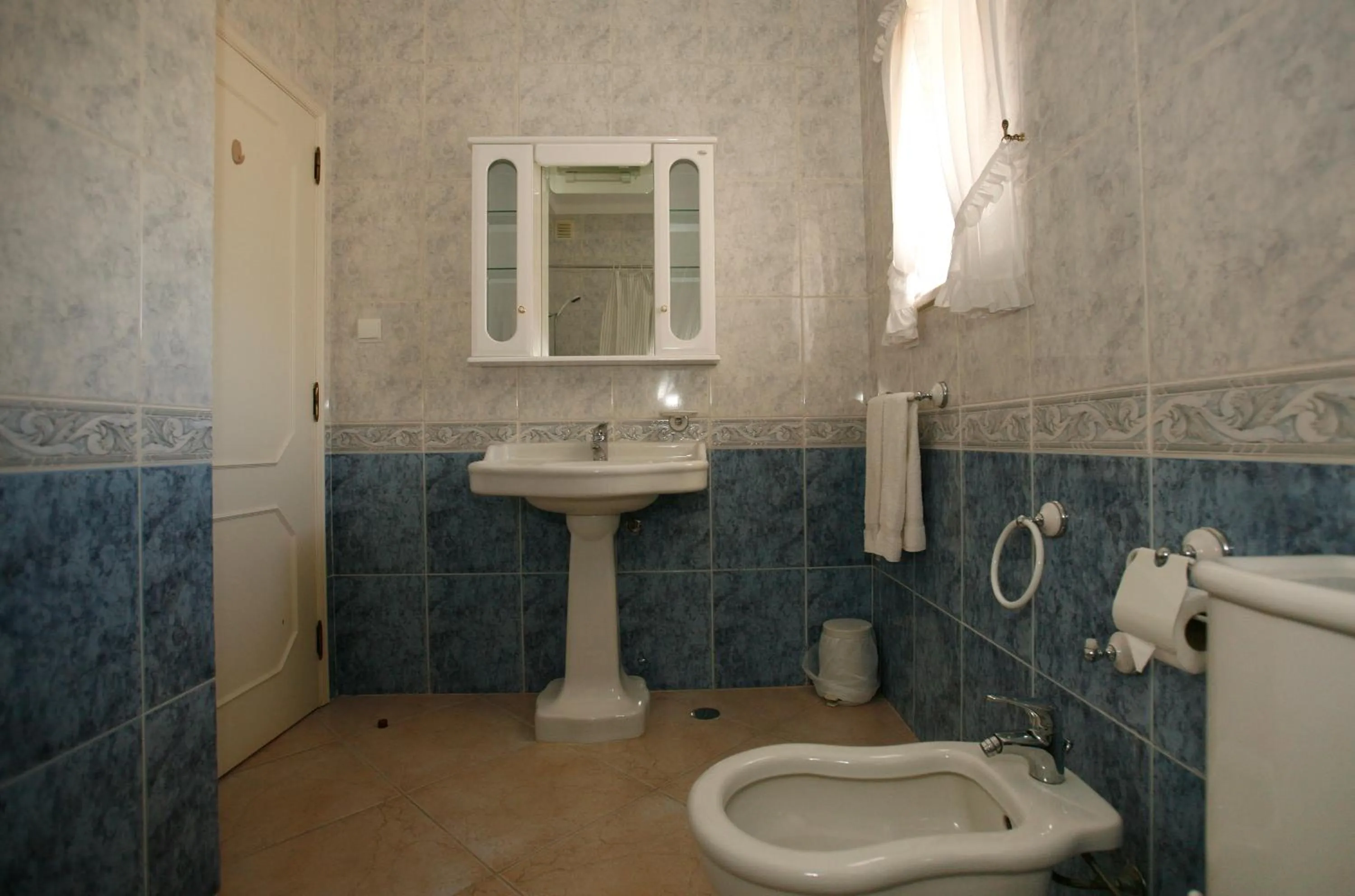 Bathroom in Apartamentos Coral do Vau