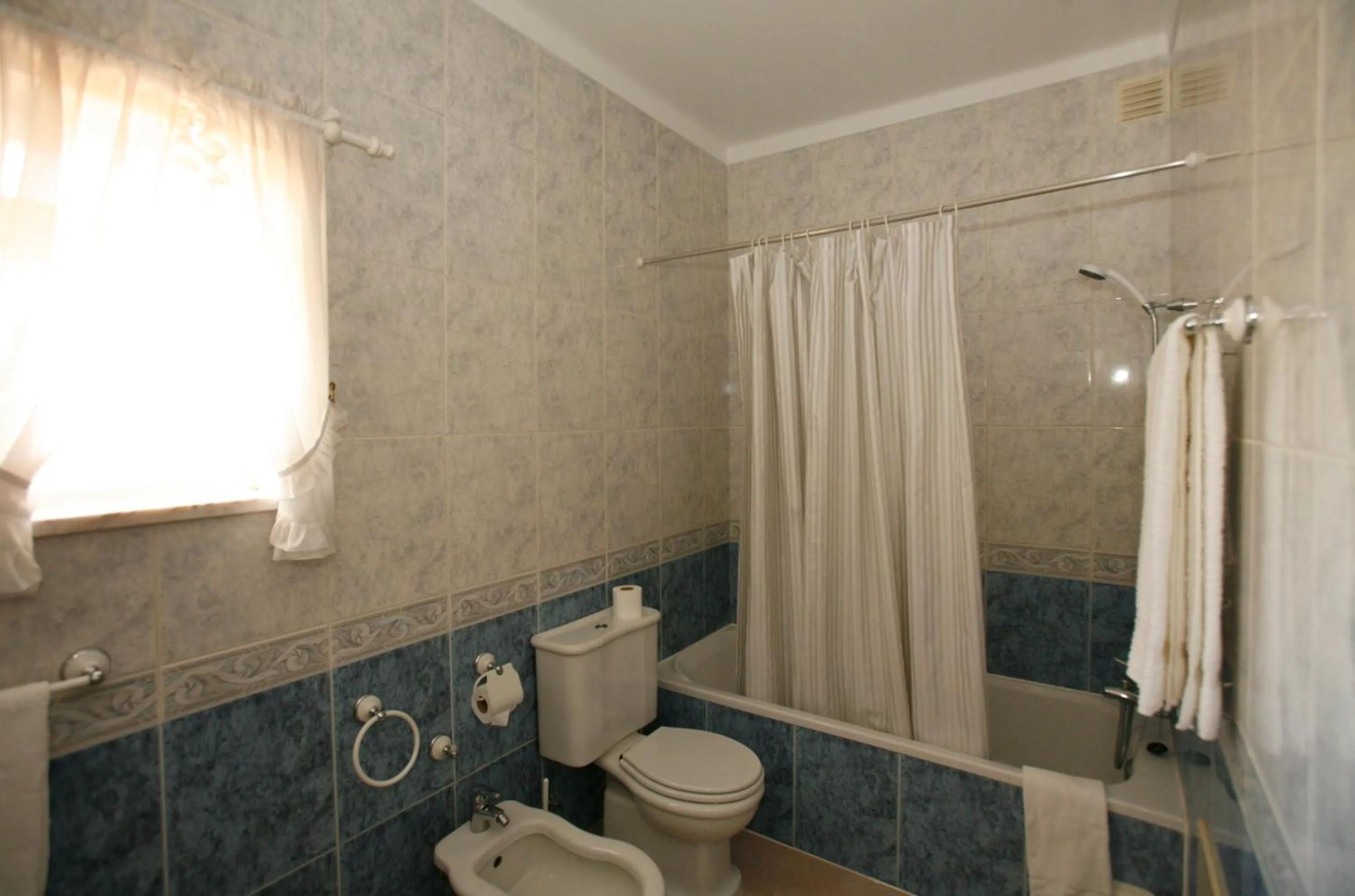 Bathroom in Apartamentos Coral do Vau