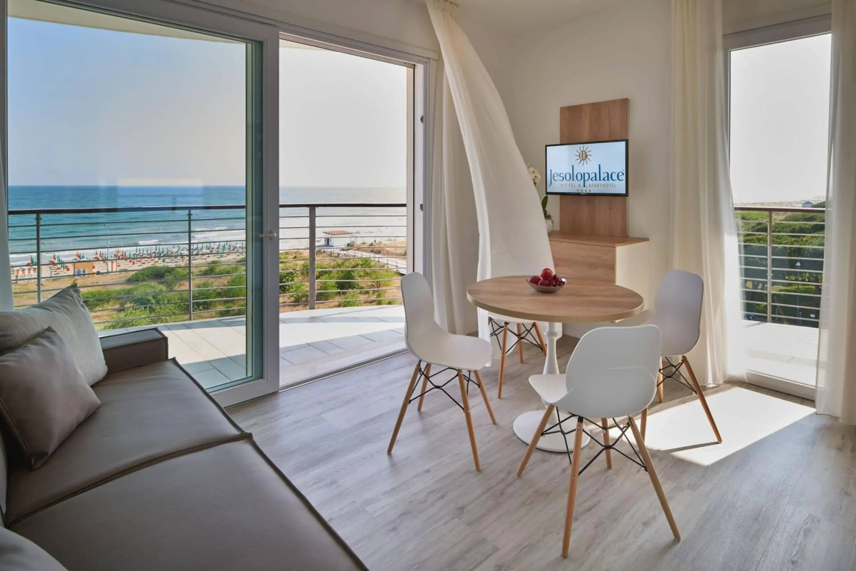 Deluxe Suite with Sea View in Jesolopalace Hotel & Aparthotel Deluxe Suite with Sea View in Jesolopalace Hotel & Aparthotel