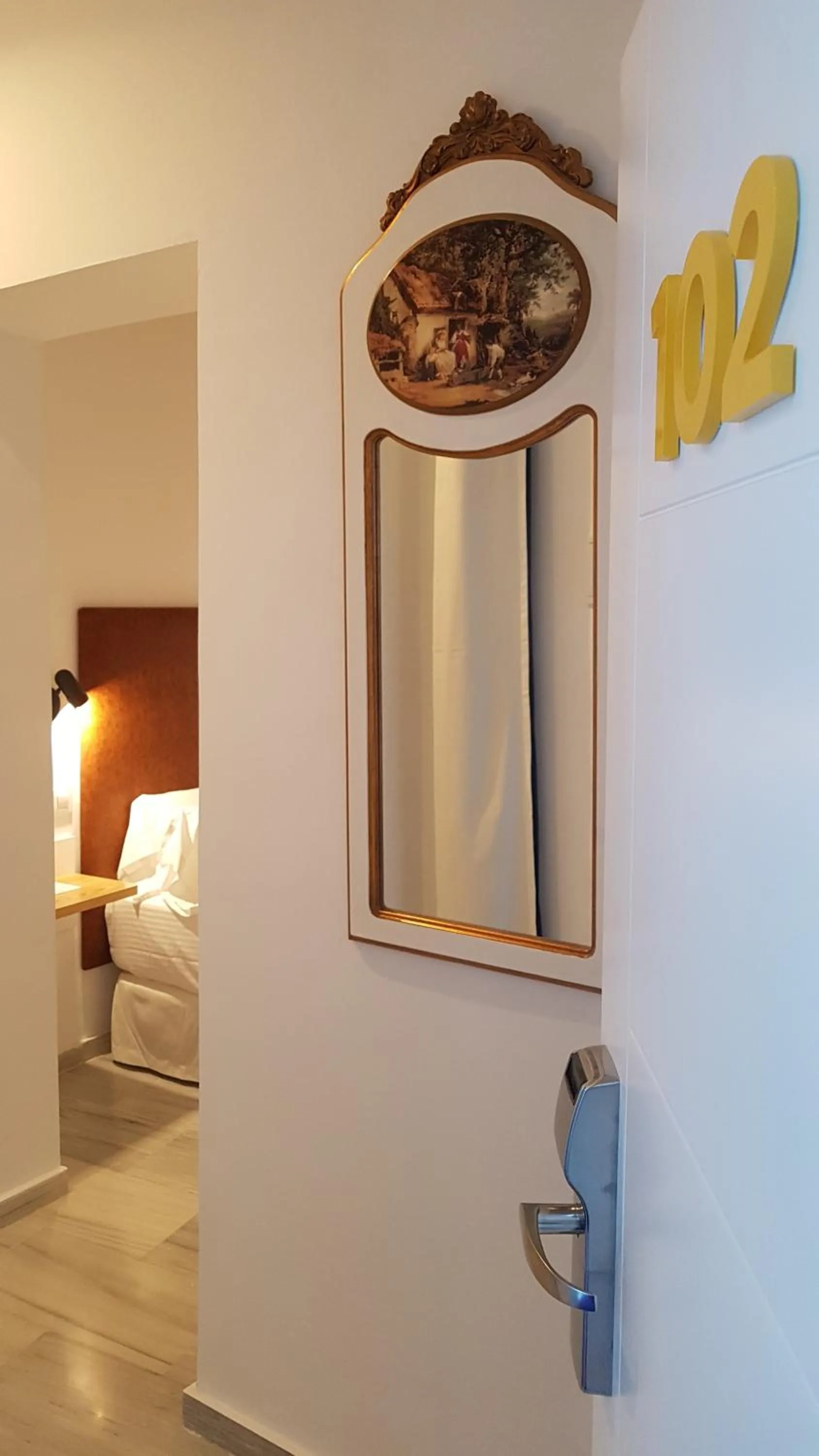 Bedroom, Bed in Basic Hotel Sevilla Catedral