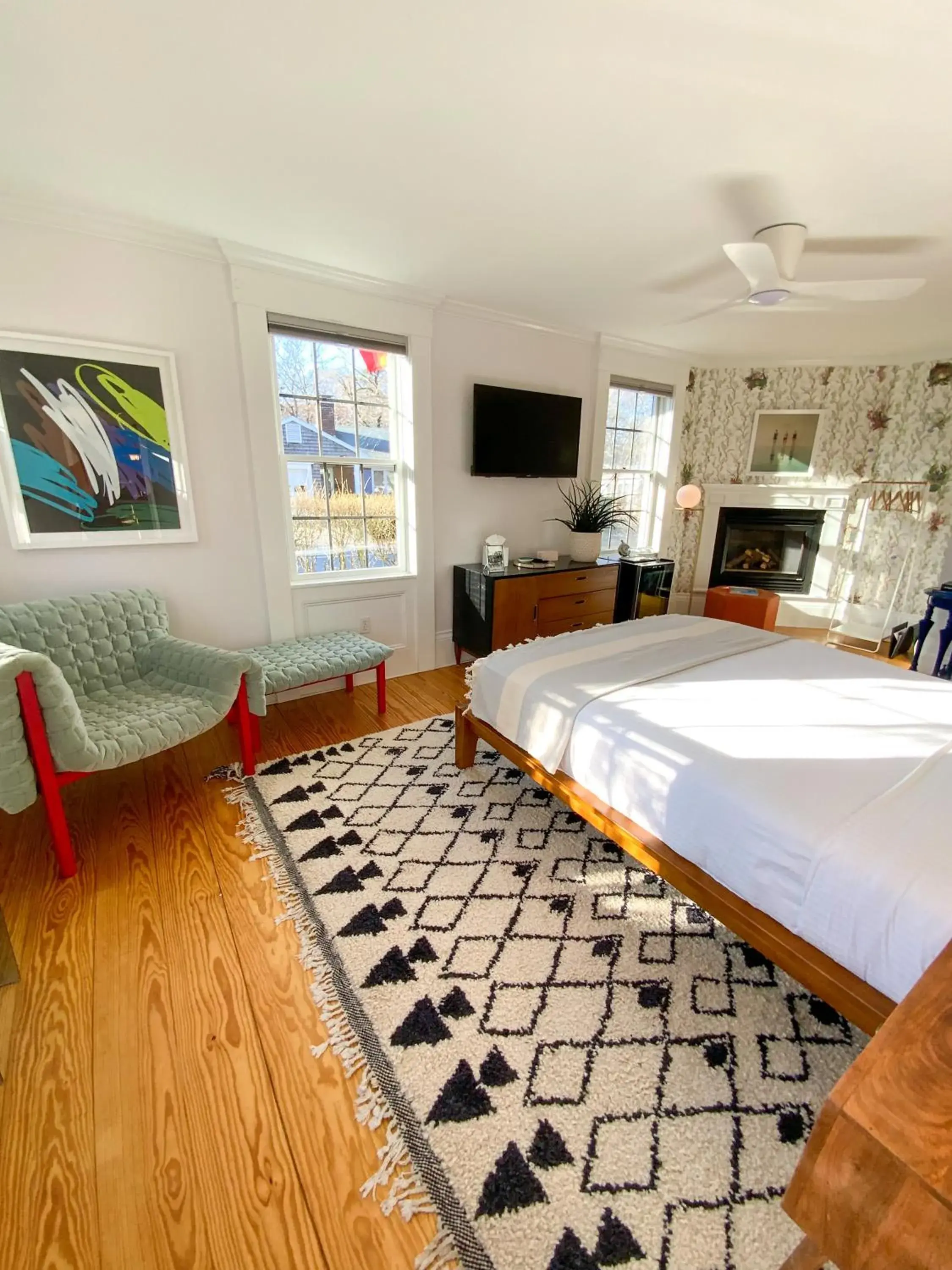 Deluxe Queen Room in Inn at Cook Street Deluxe Queen Room in Inn at Cook Street