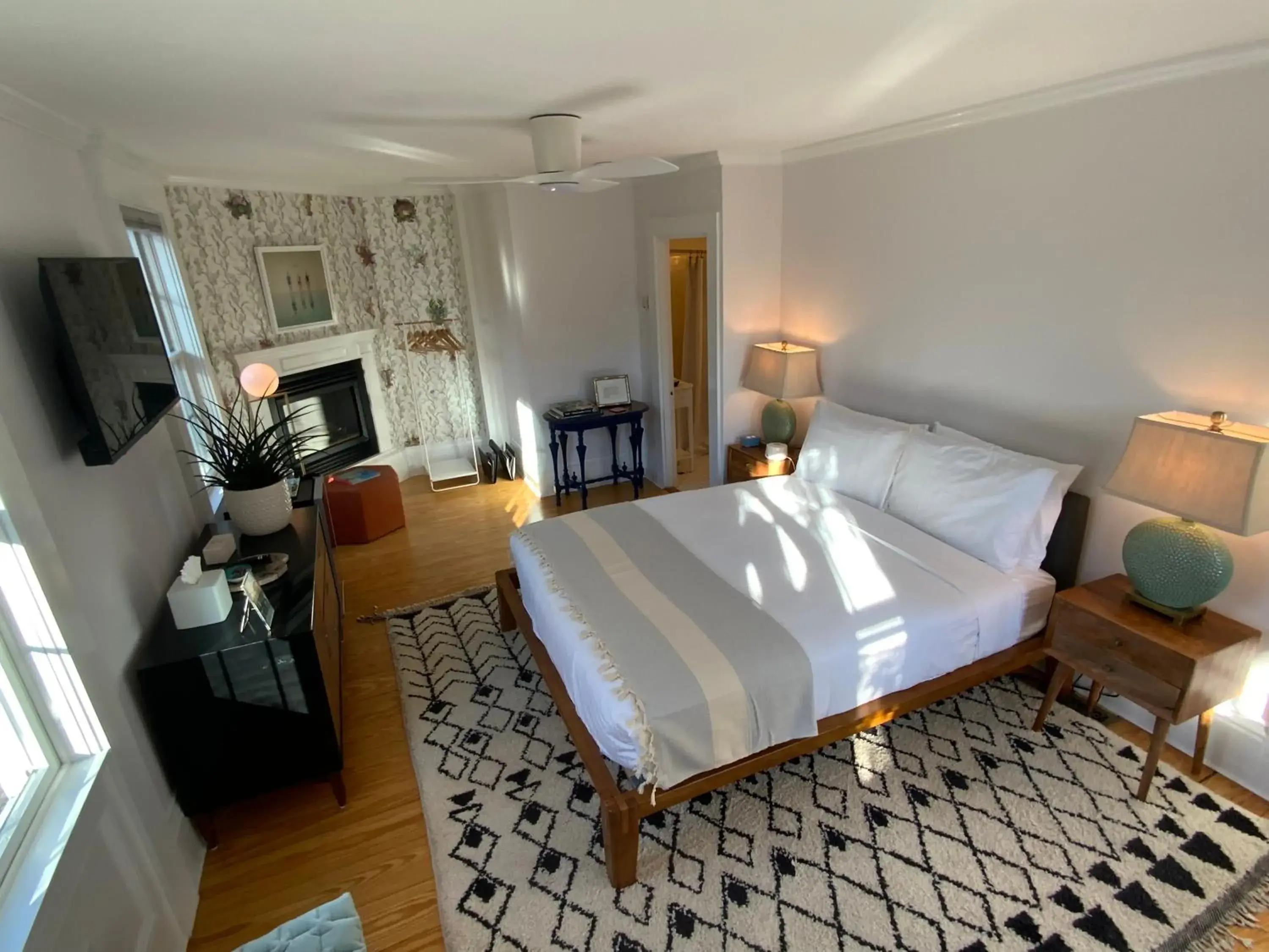 Deluxe Queen Room in Inn at Cook Street Deluxe Queen Room in Inn at Cook Street