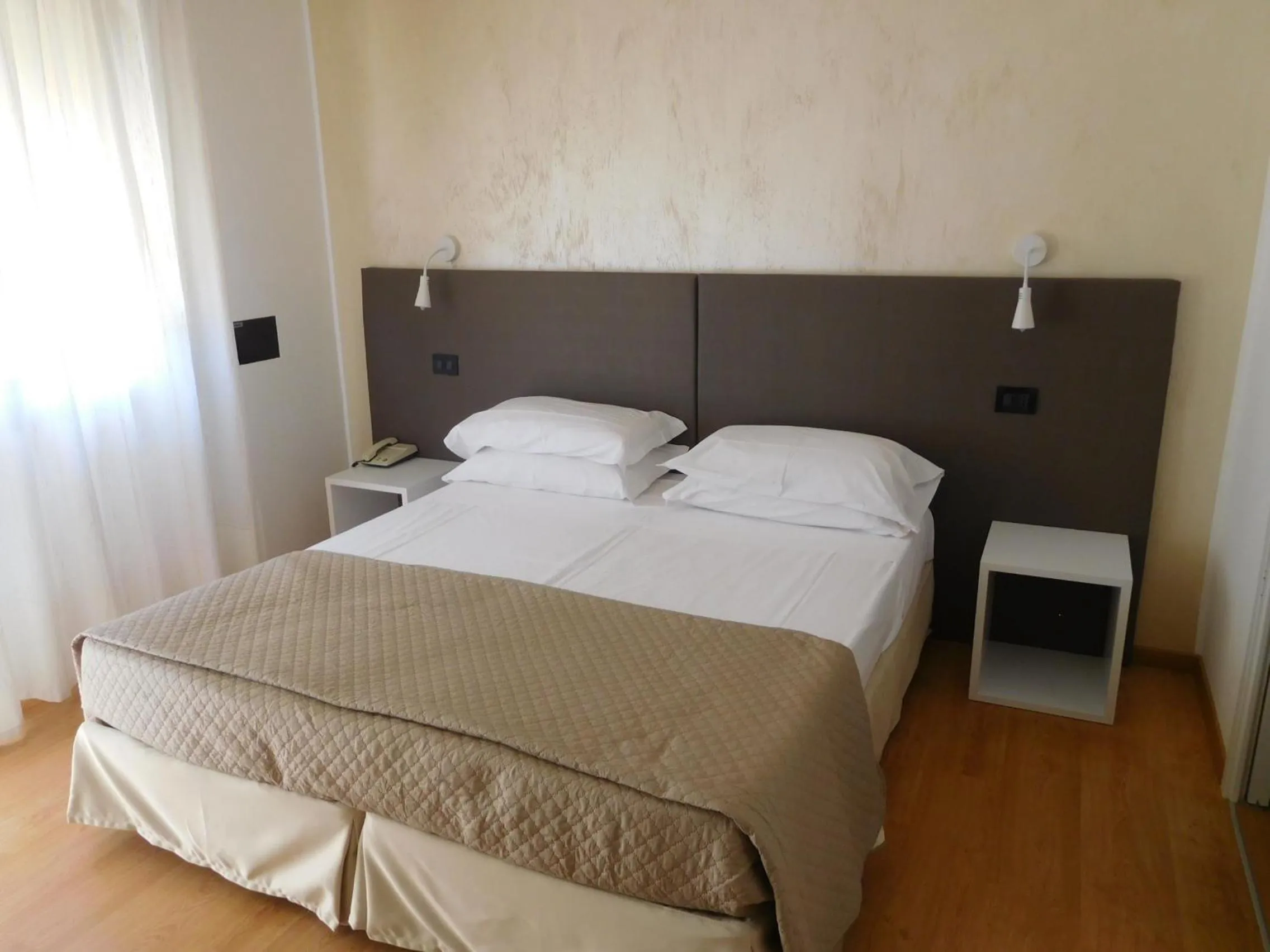 Bed in Hotel Emperador