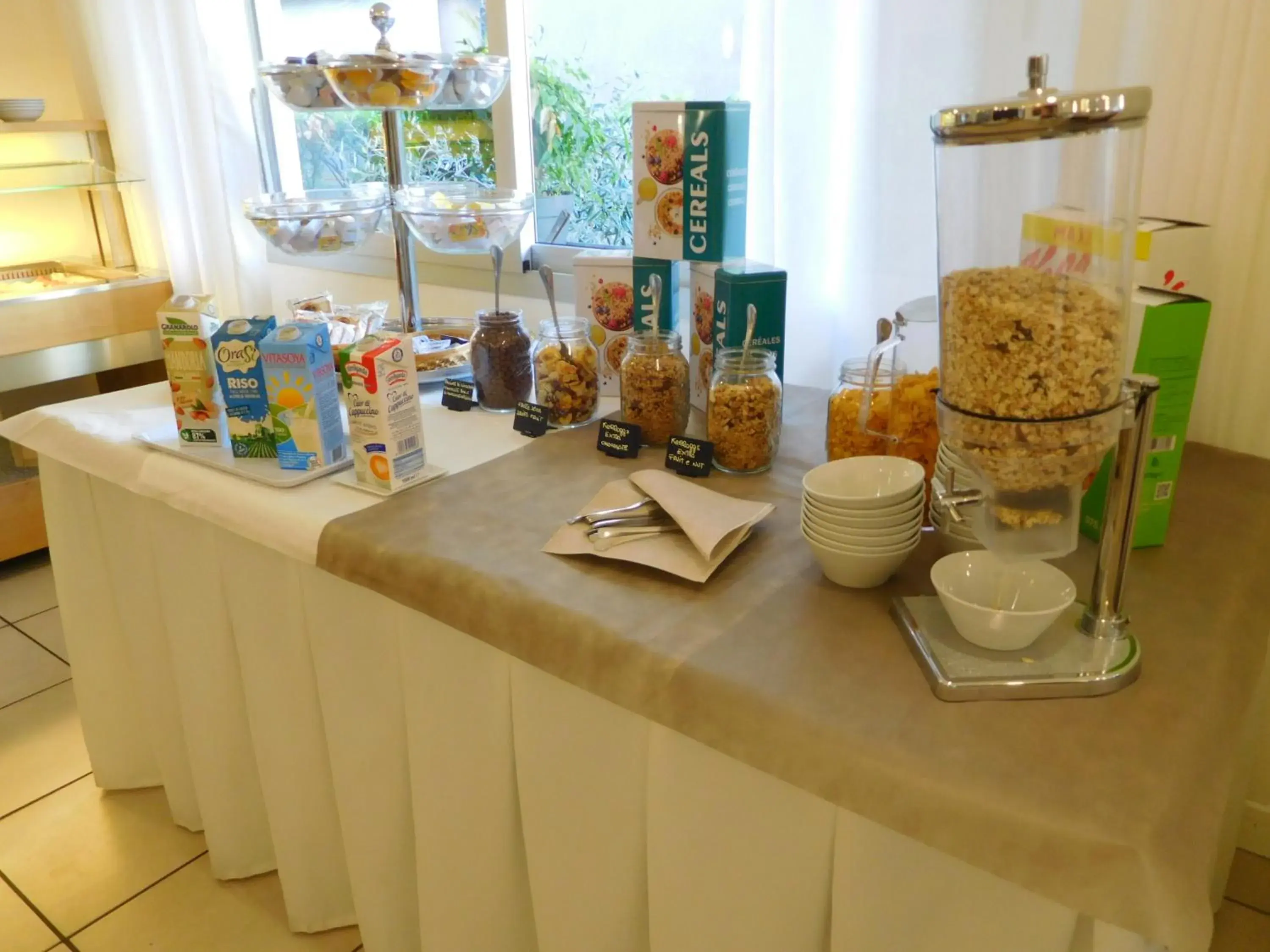 Buffet breakfast in Hotel Emperador