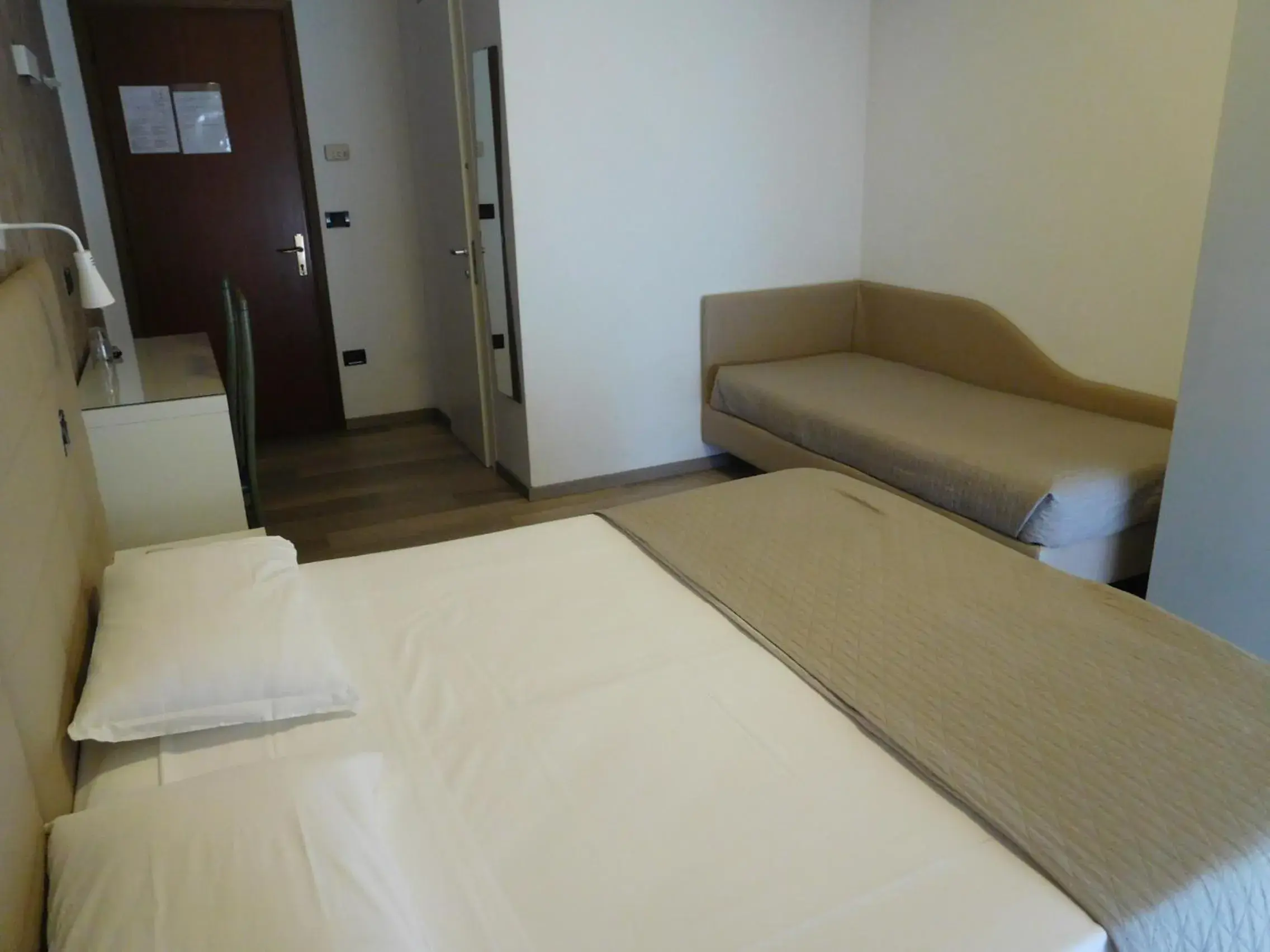Bed in Hotel Emperador