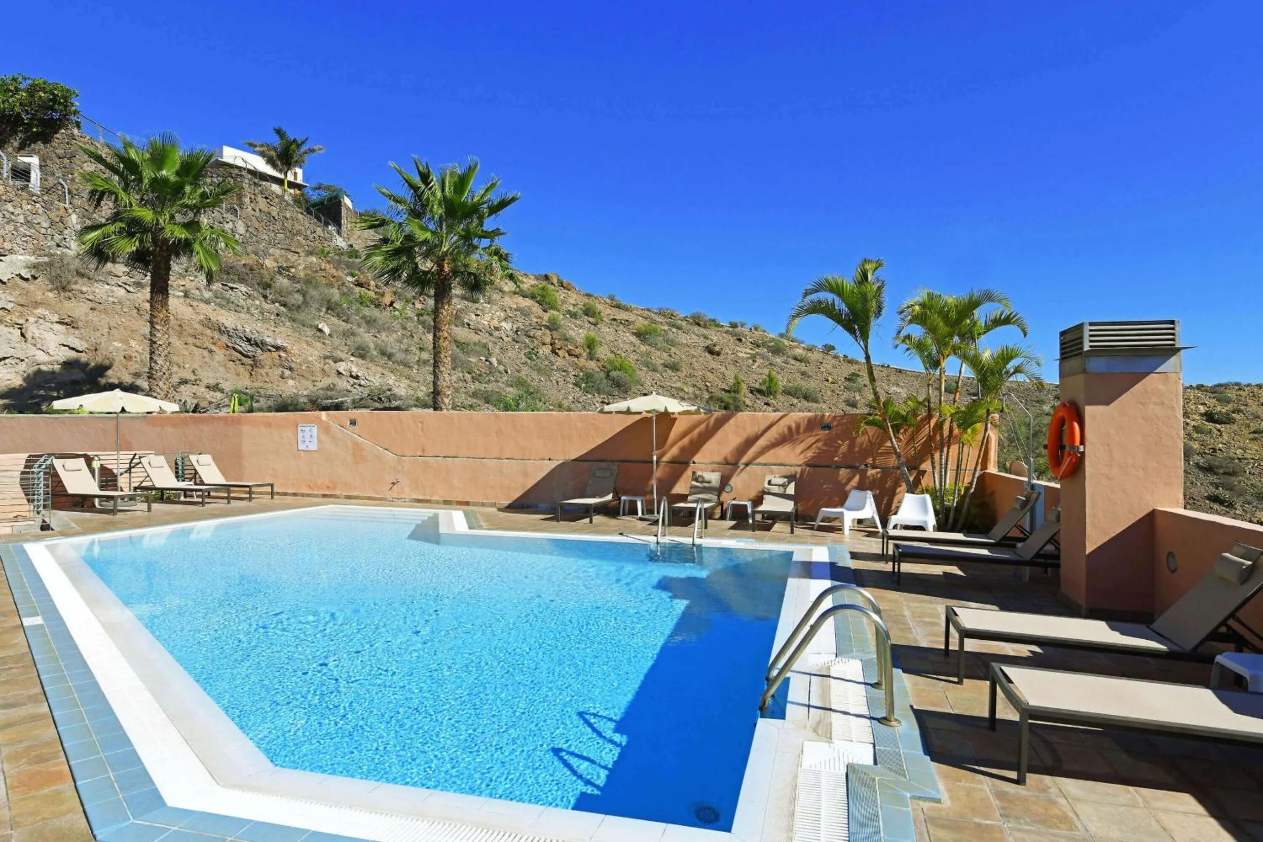 Swimming pool in Salobre Morro Golf 10