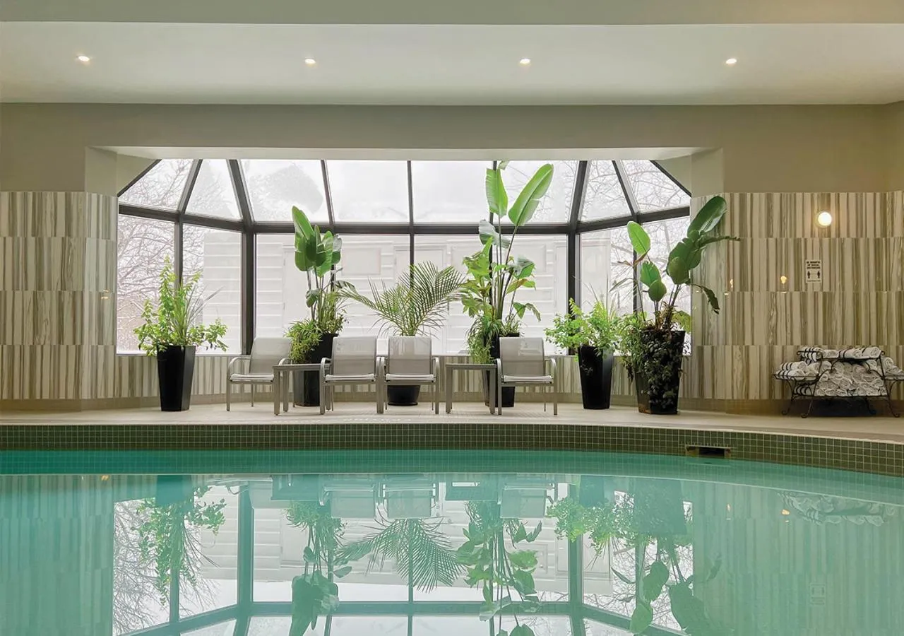 Swimming pool in Hockley Valley Resort