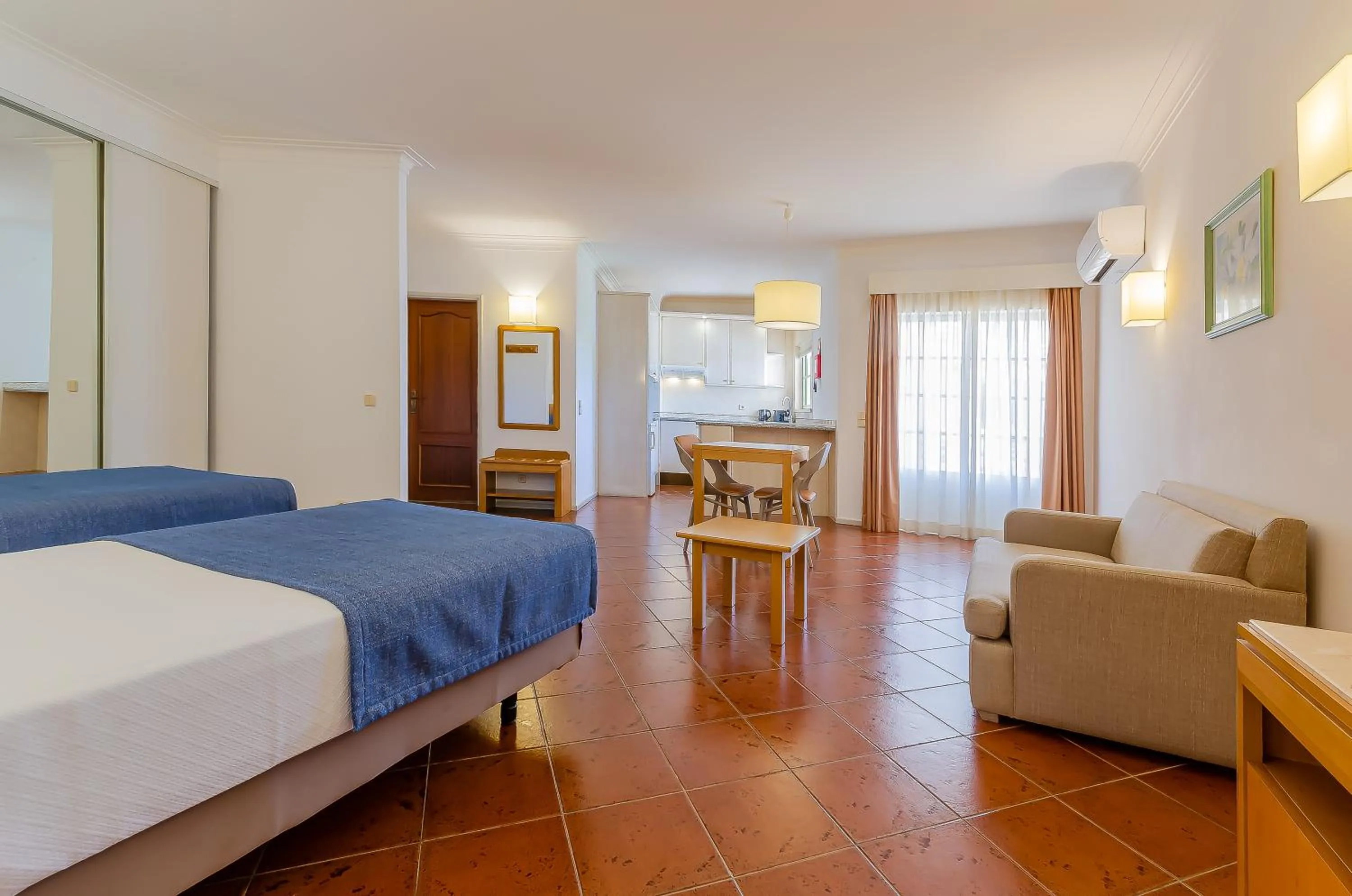 Living room, Bed in TURIM Estrela do Vau Hotel