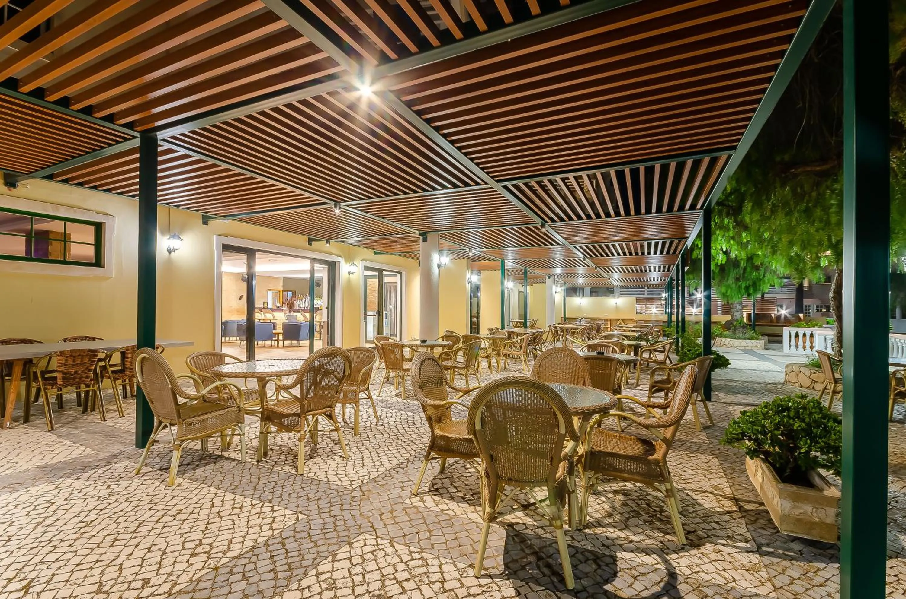 Lounge or bar in TURIM Estrela do Vau Hotel