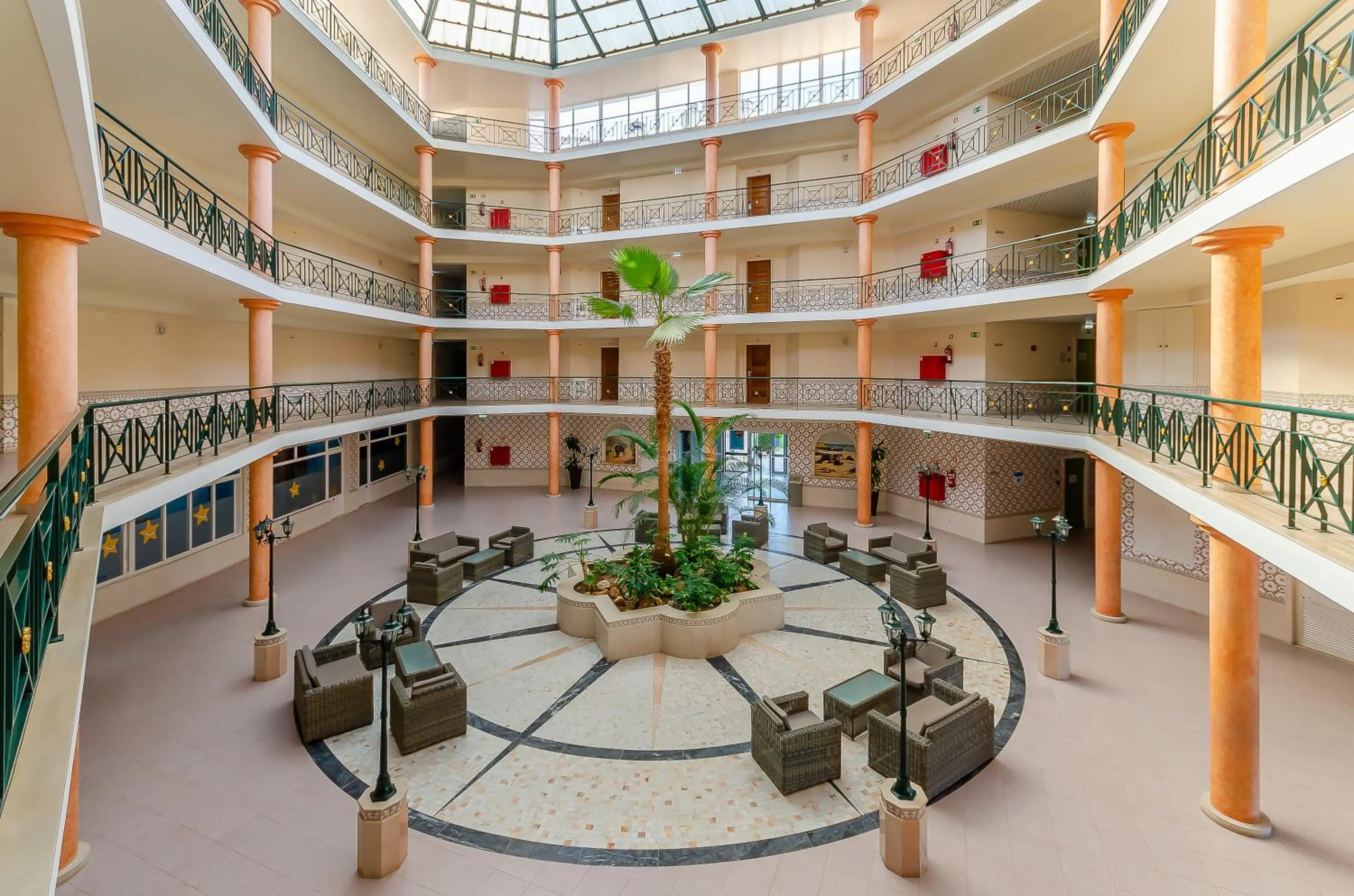 Lounge or bar in TURIM Estrela do Vau Hotel