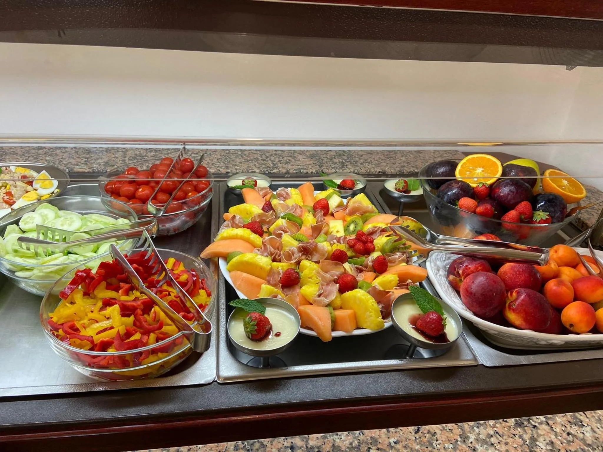 Buffet breakfast in Hotel Linda