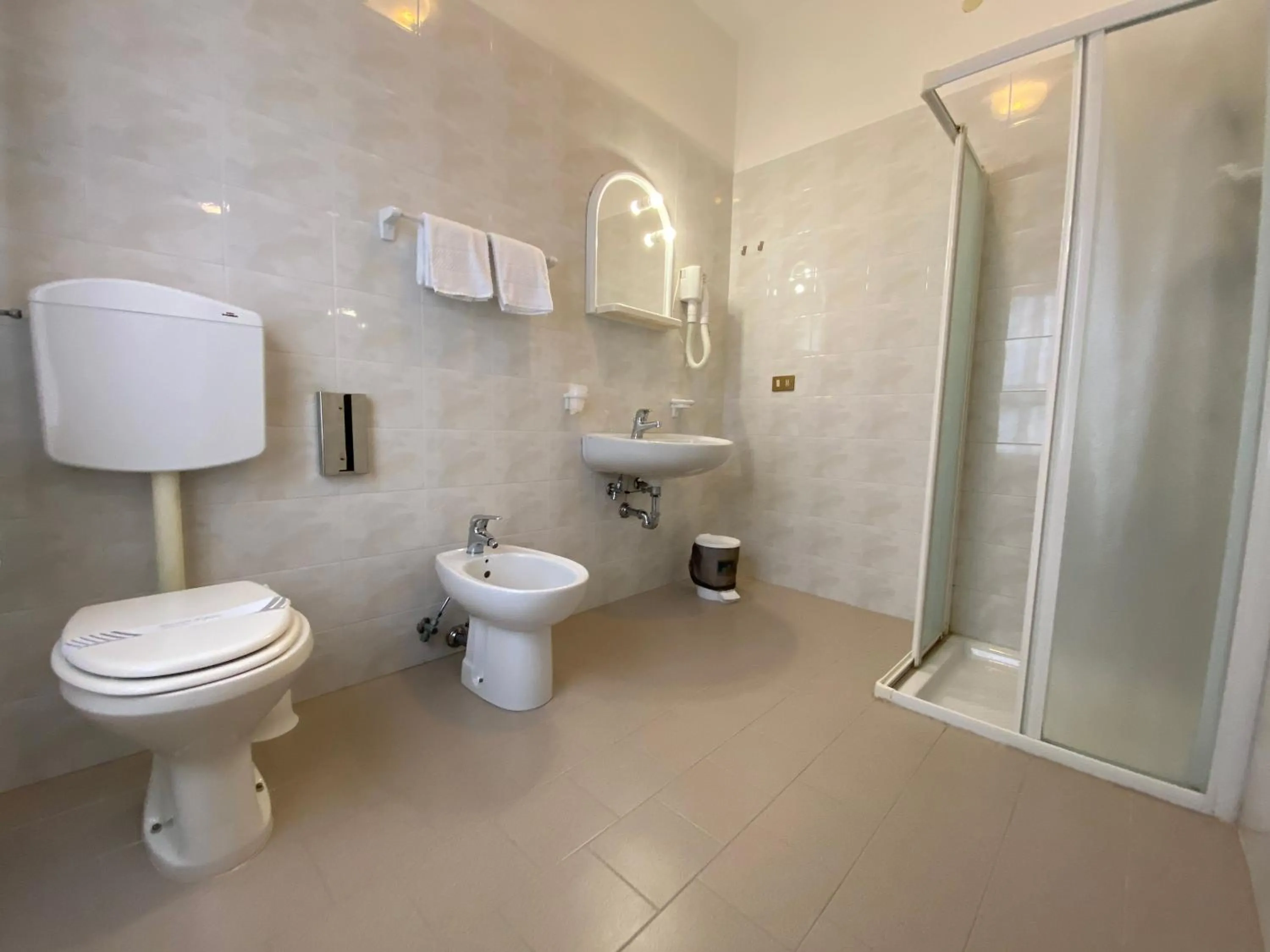 Bathroom in Hotel Linda