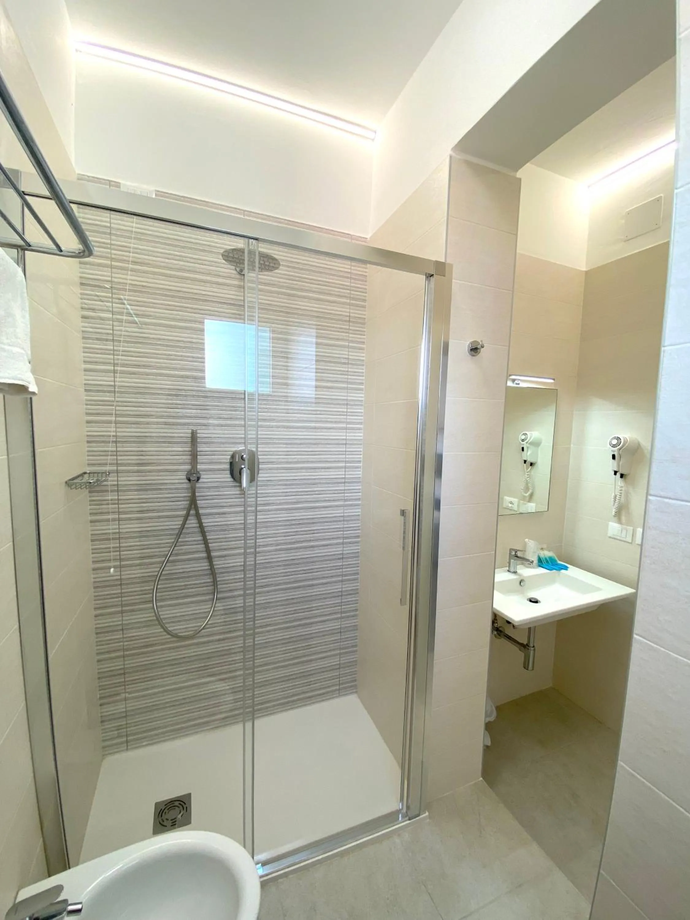 Bathroom in Hotel Linda