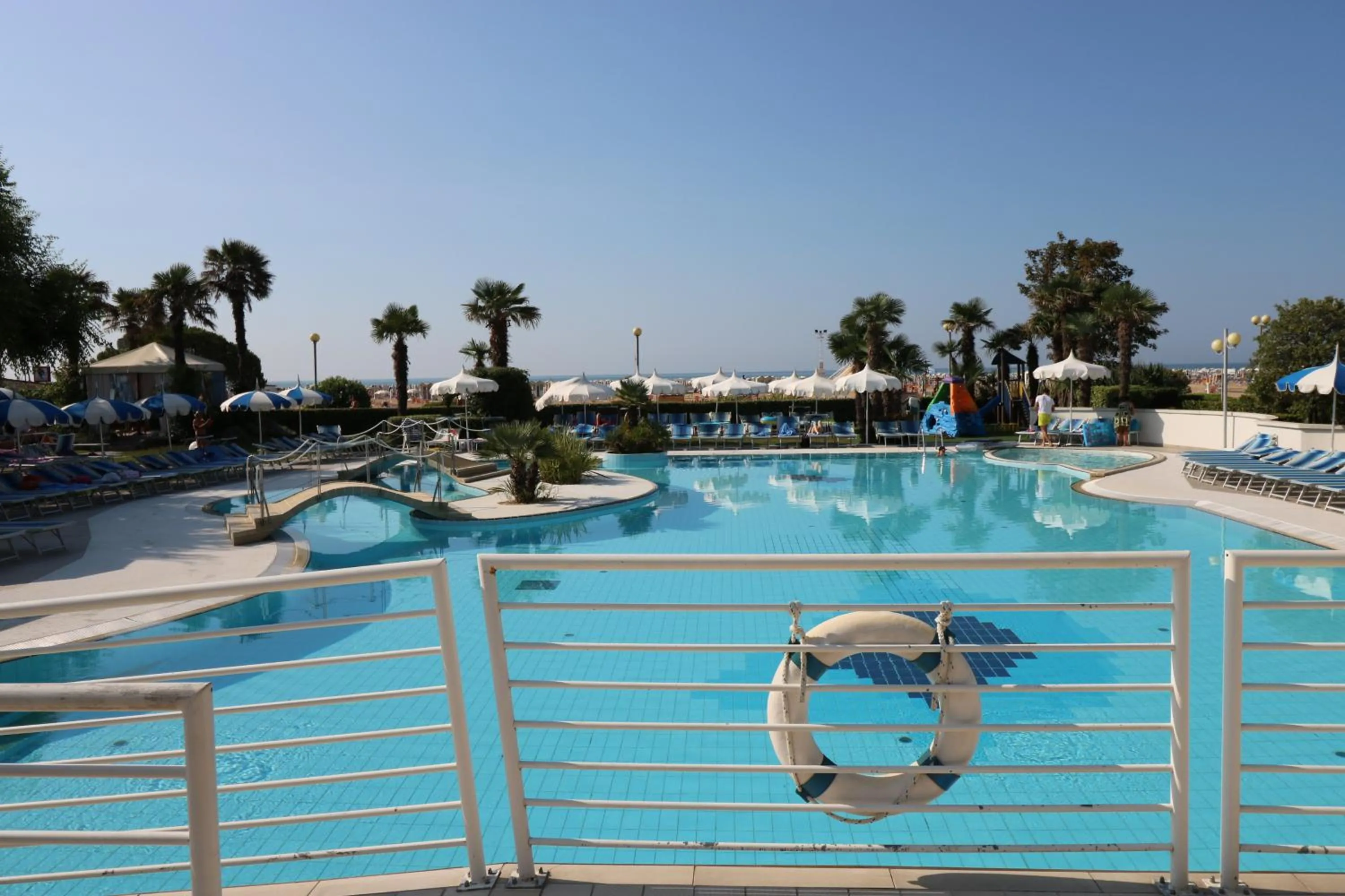 Majestic Beach Hotel & Wellness
