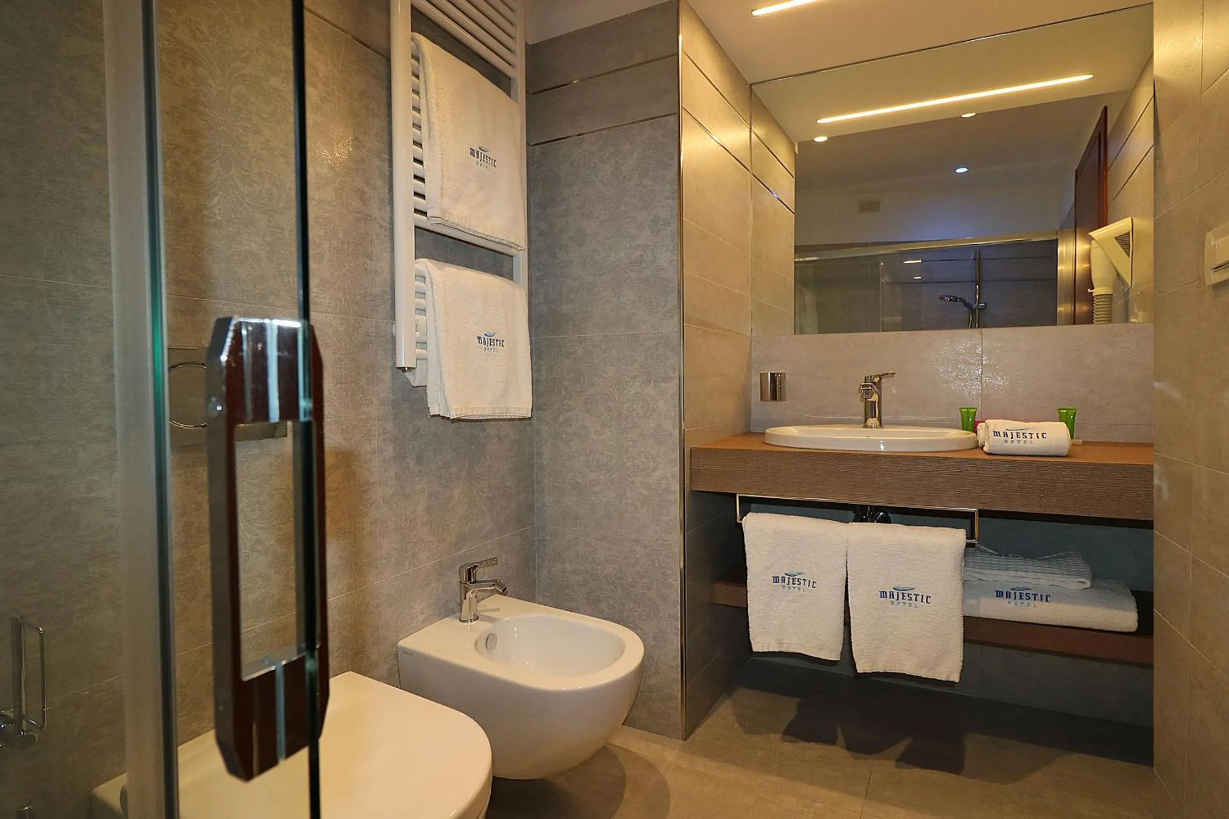 Majestic Beach Hotel & Wellness