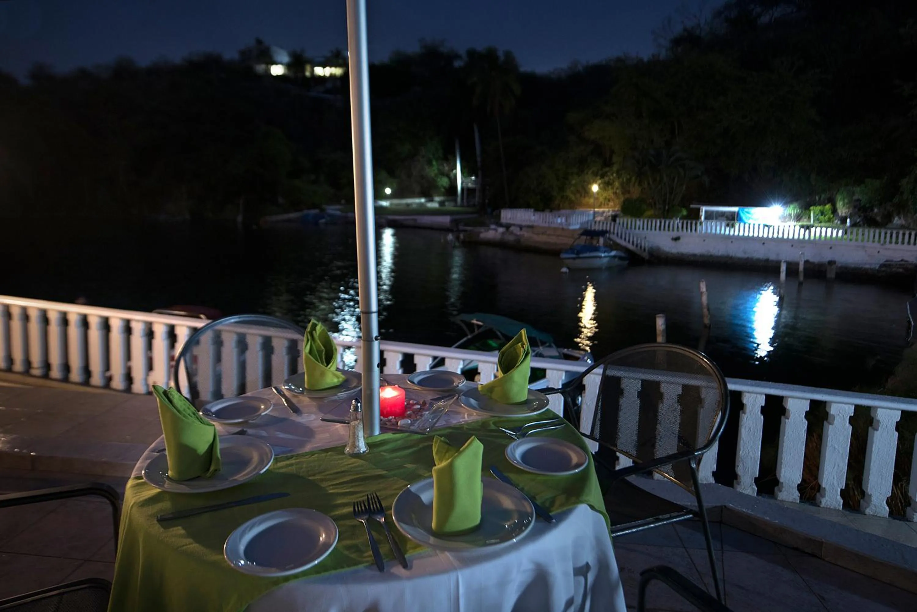 Restaurant/places to eat in Villa Bejar Tequesquitengo