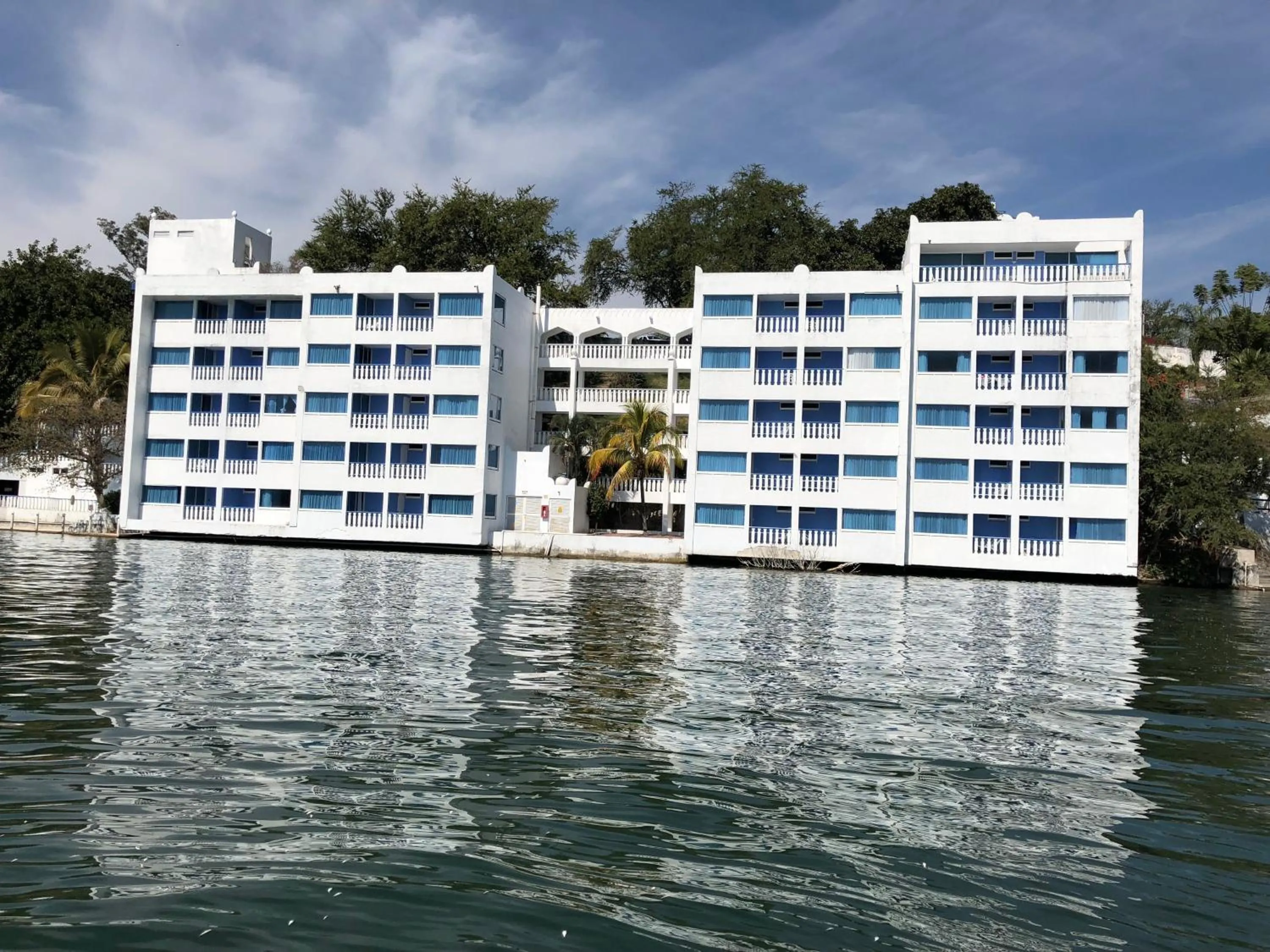 Property building in Villa Bejar Tequesquitengo