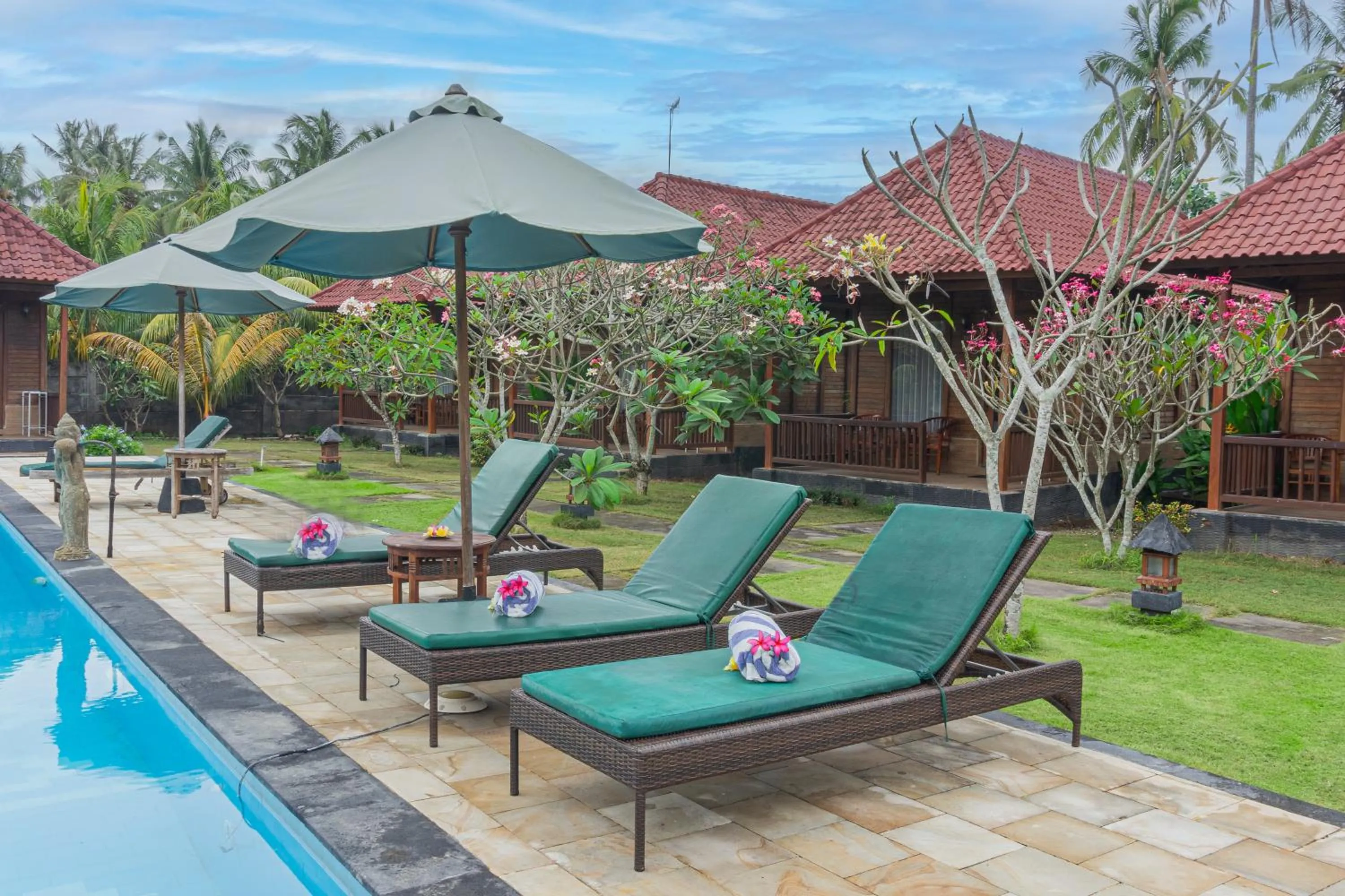 Swimming pool in Rijet Villa Beach & Restaurant