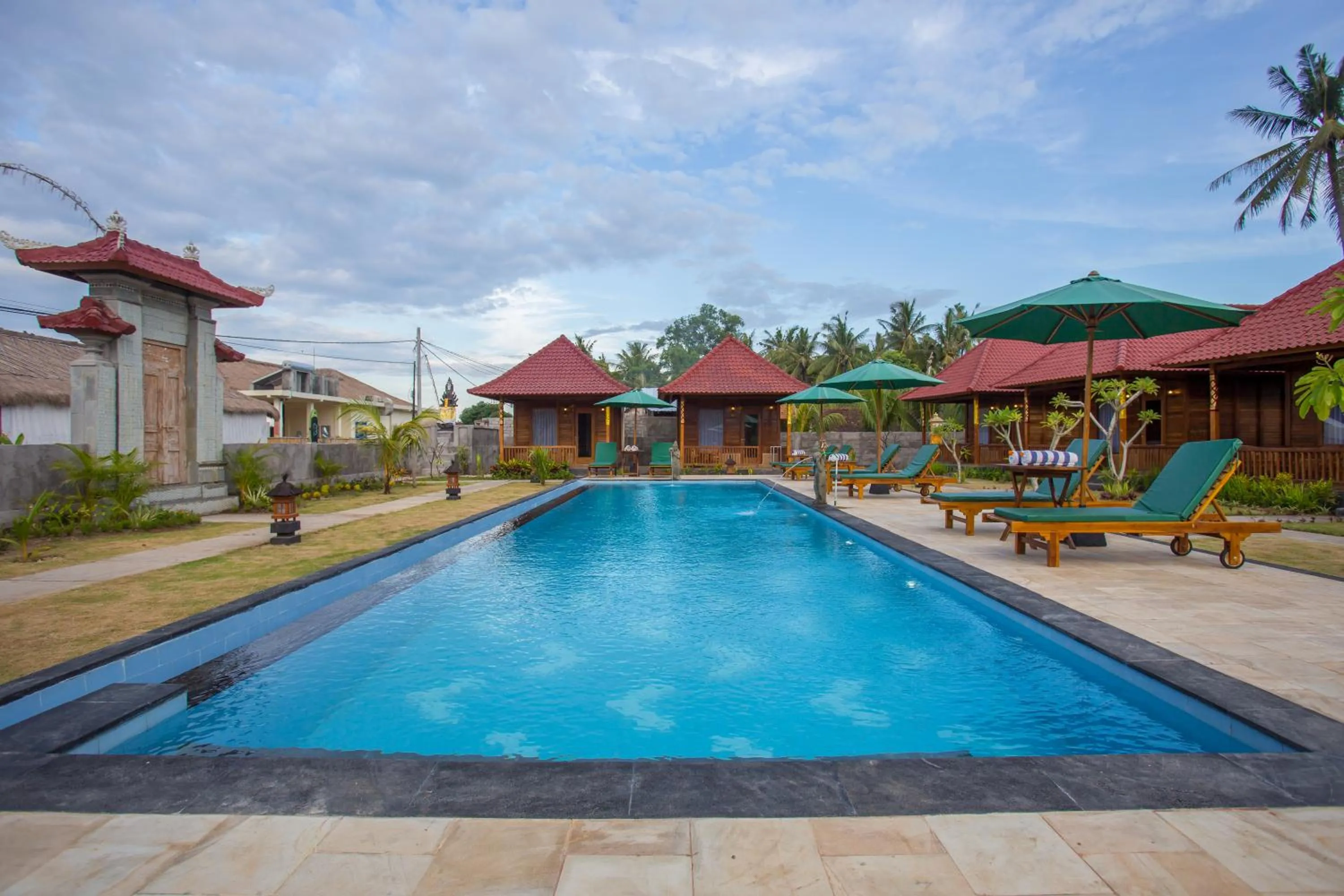 Swimming pool in Rijet Villa Beach & Restaurant